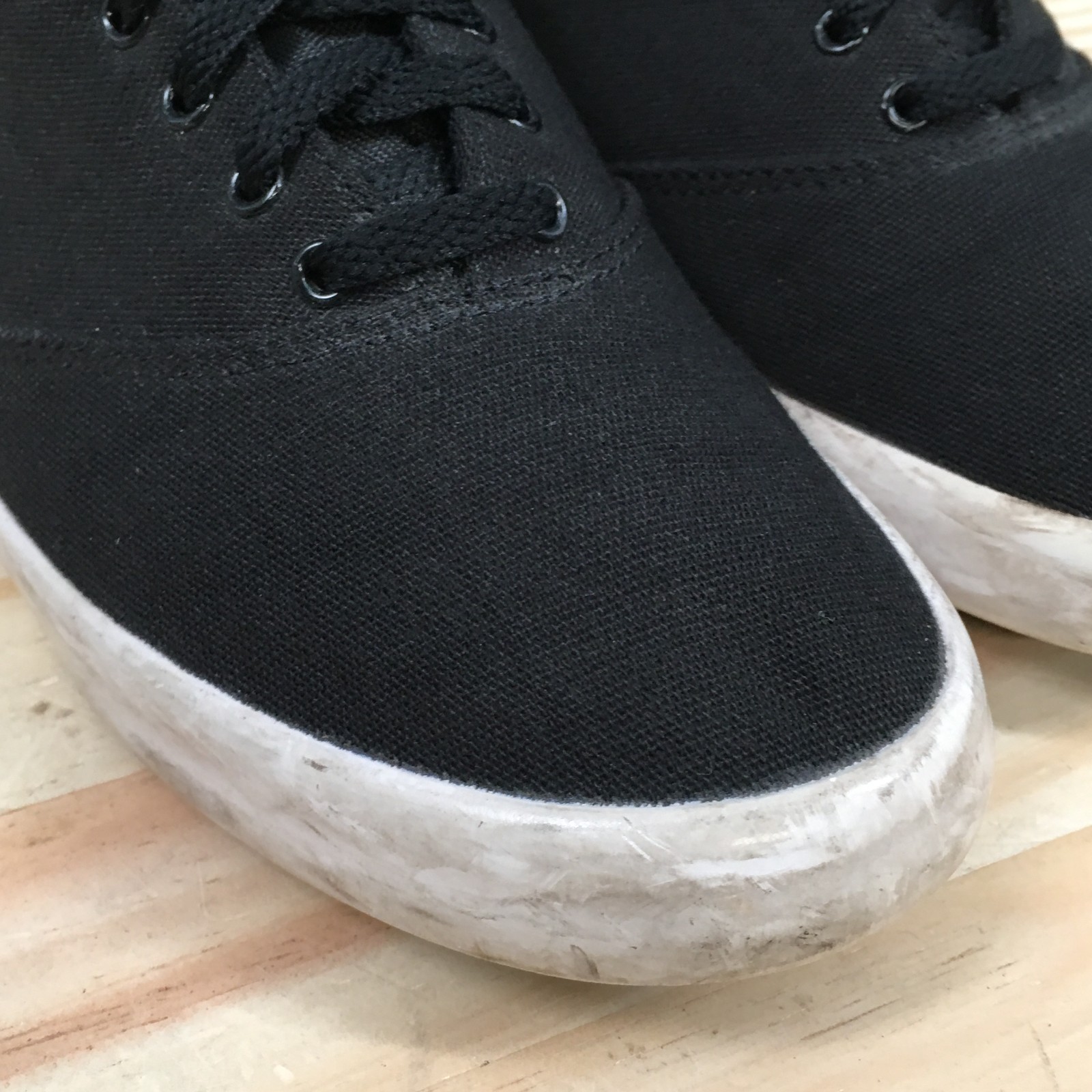 Nike Mini Sneaker Womens 7 Black White Low Lace Up Canvas Casual 724747-010