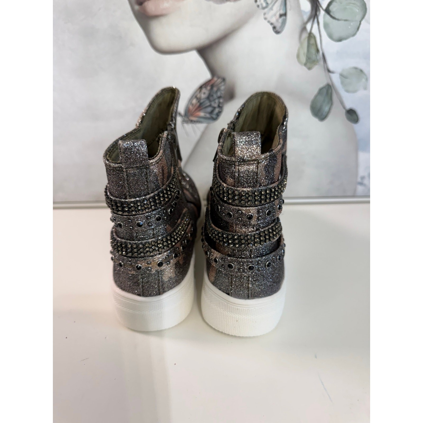 NOT RATED MULY SNEAKER IN CAMO Size 7.5