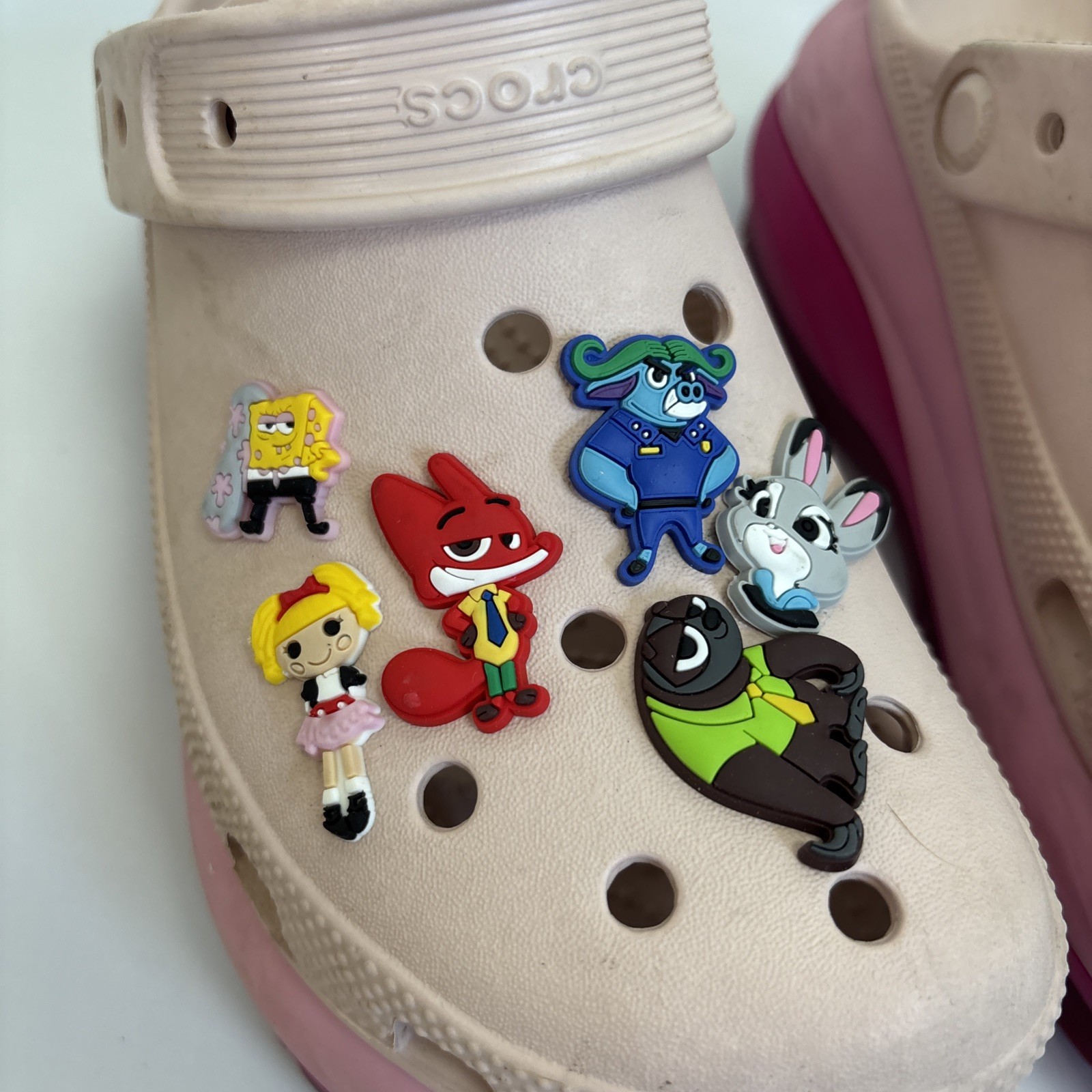 Crocs Mega Crush Clog Pink Ombré Unisex W 7 M5 W/Charms Festival Anime Going Out