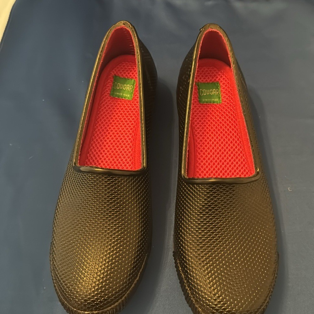 Cougar Black and Red Slip-On Flats for Everyday Comfort women’s size 8