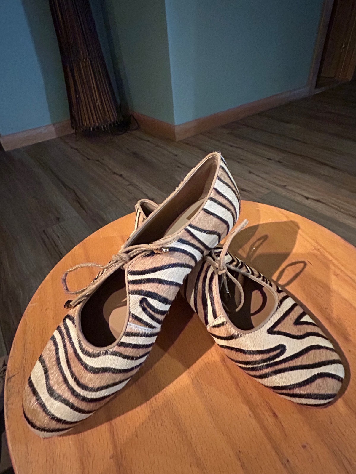 Dolce Vita Women’s Pony Hair Tan-Multi Zebra Leather Flat Shoes Size: 6.5 NWOB