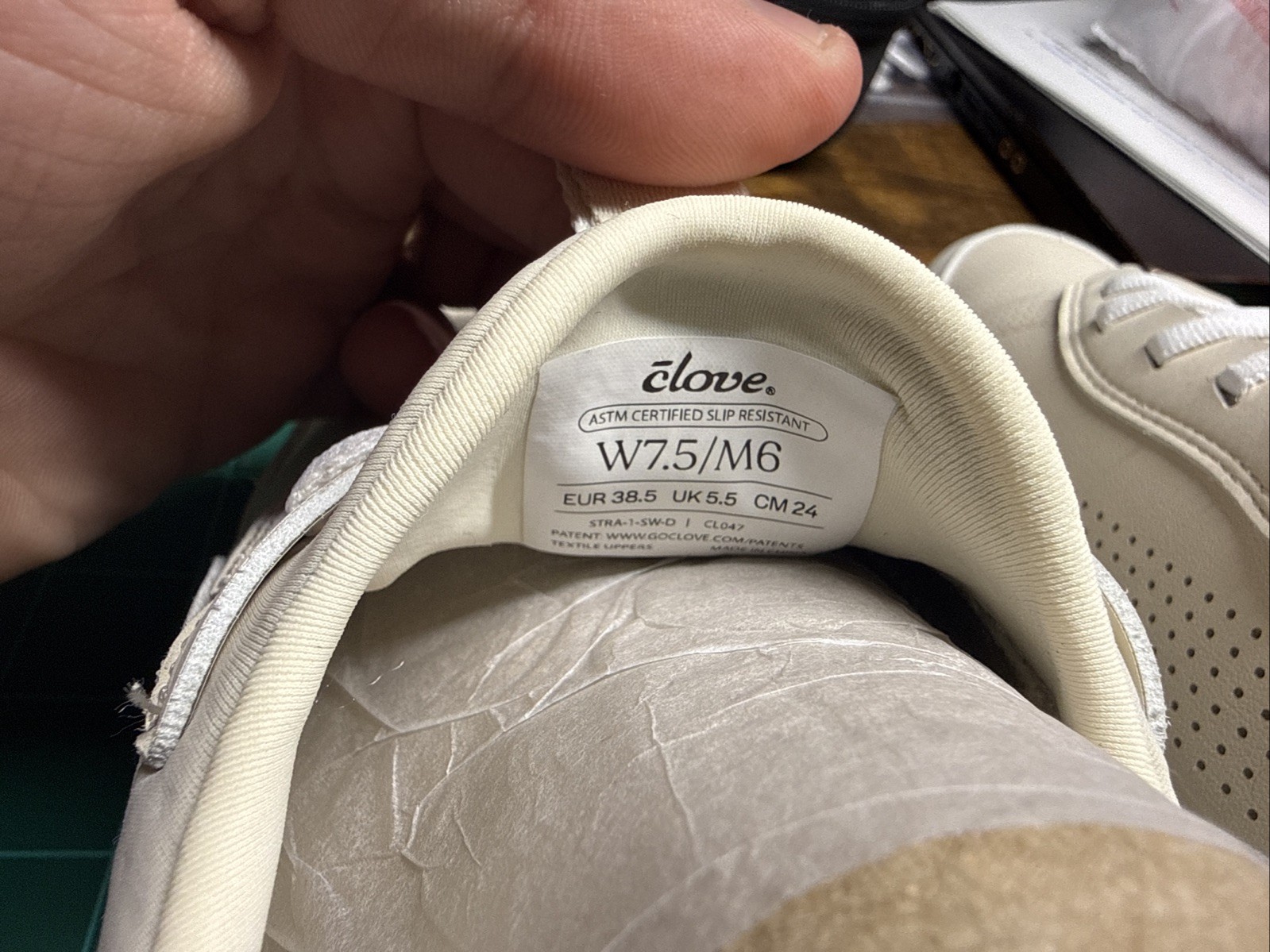 Clove Shoes Womens Size 7.5 White Comfort Non Slip Sneakers Nursing Workwear