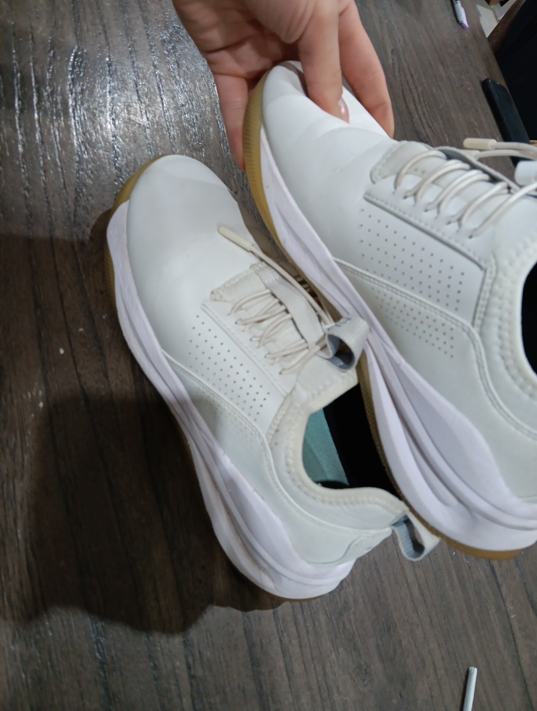 Clove Classic CL017 Women’s Size 8 White Drawstring Comfort Sneakers – Pre‑Owned