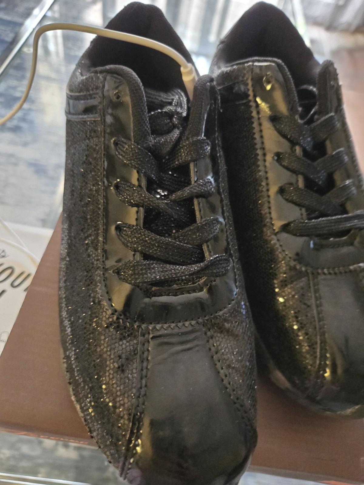 Forever Link Women’s Light Up LED Sneakers Black Glitter UFO Signal-22 Size 7