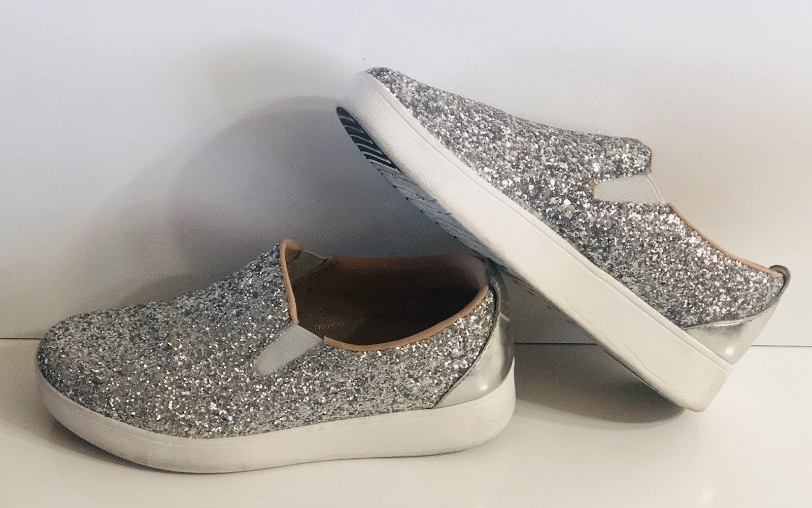 Fitflop Two Pair 6.5 Black And Silver Glitter Slip Ons Great Condition