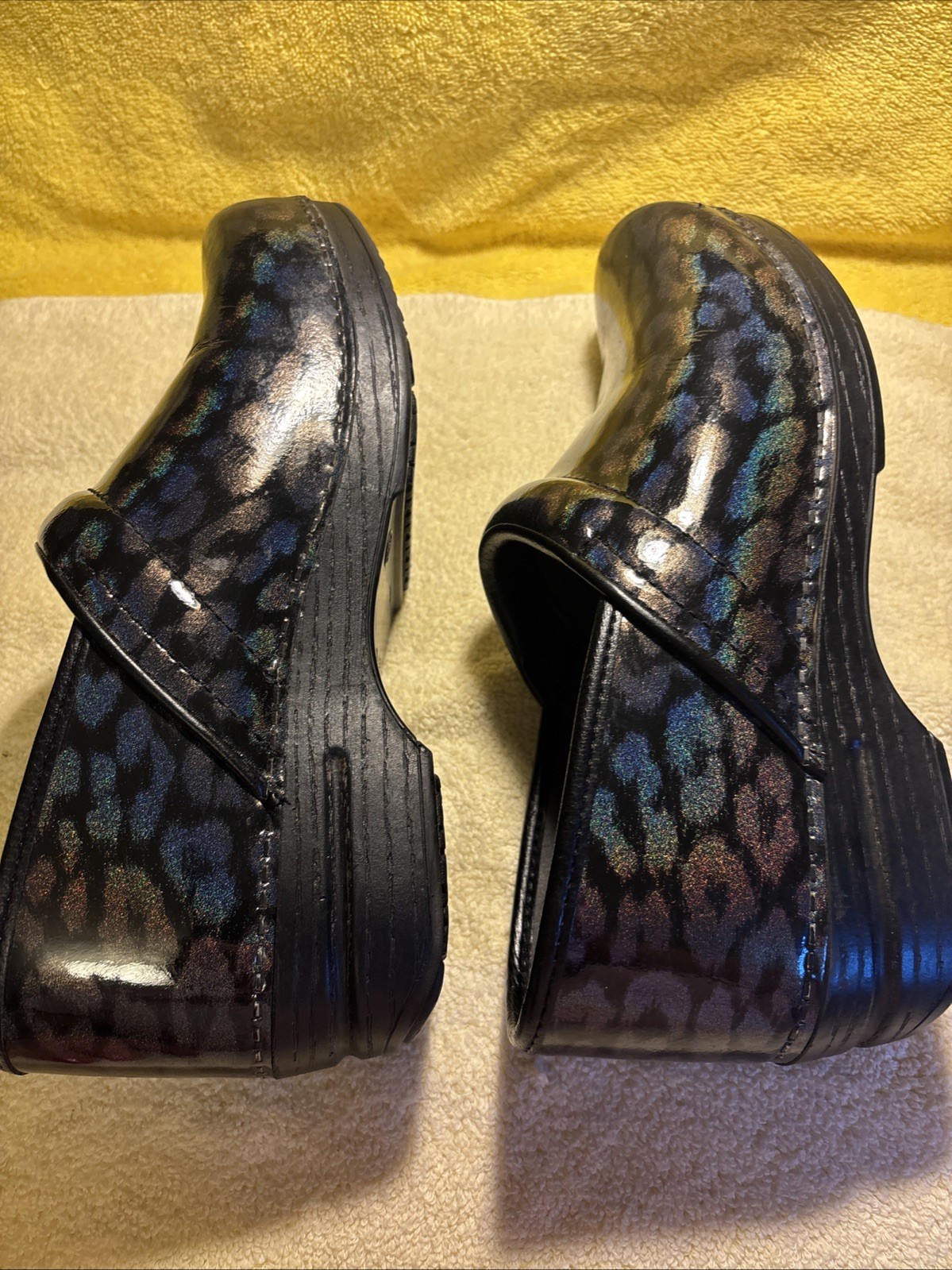 Dansko Shoes Womens US 9/9.5 Black Multi Patent Leather Clogs 40 Slip on FR/SHP