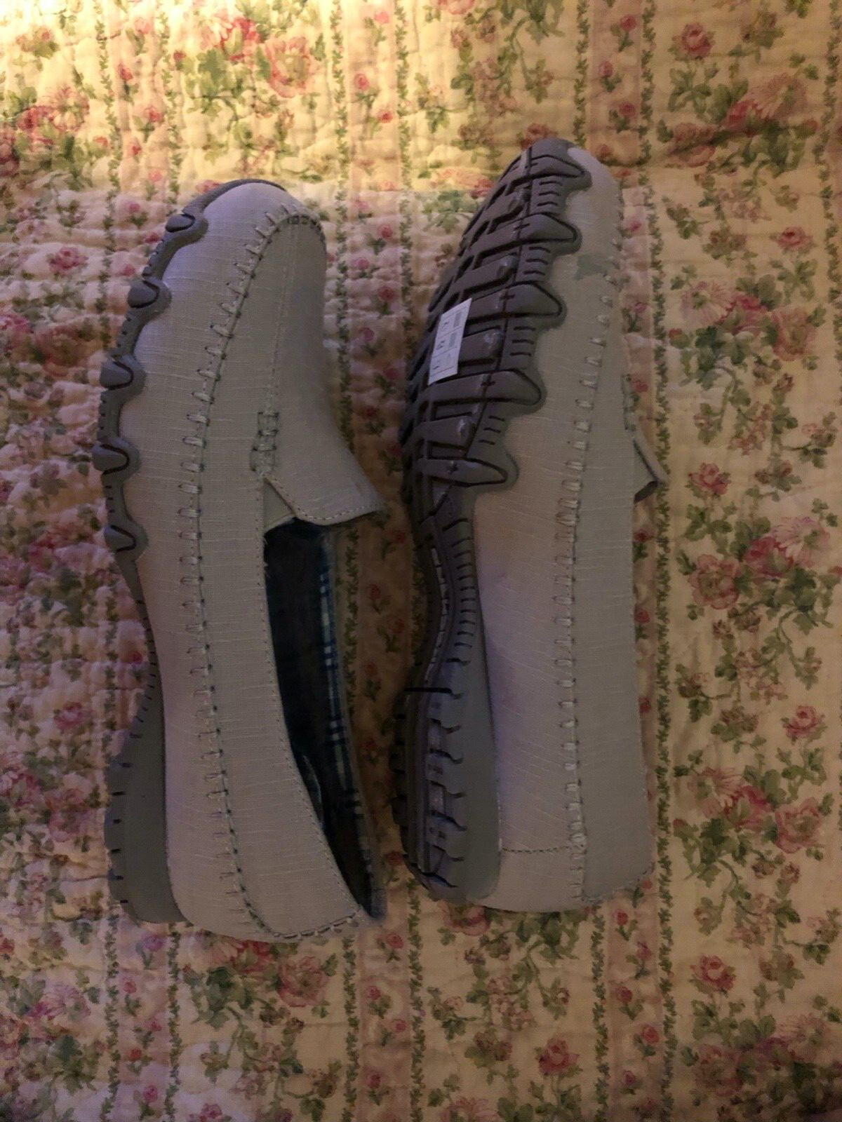 8 DEFECT New With Box Skechers Gray Bikers Cross Walk