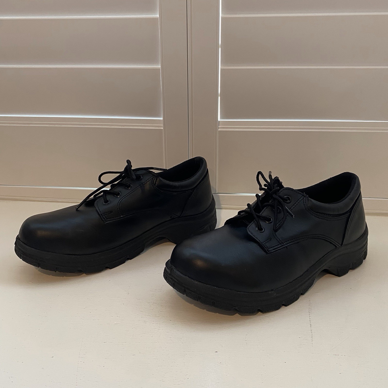 NWOT Thorogood Women’s Soft Streets Series Slip Resistant Oxford Sneaker Size 8