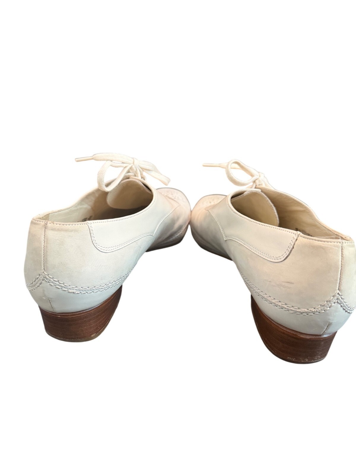 Bally Womens Vasano White Leather Oxford Shoes Size 7.5 Perforated Toe Design