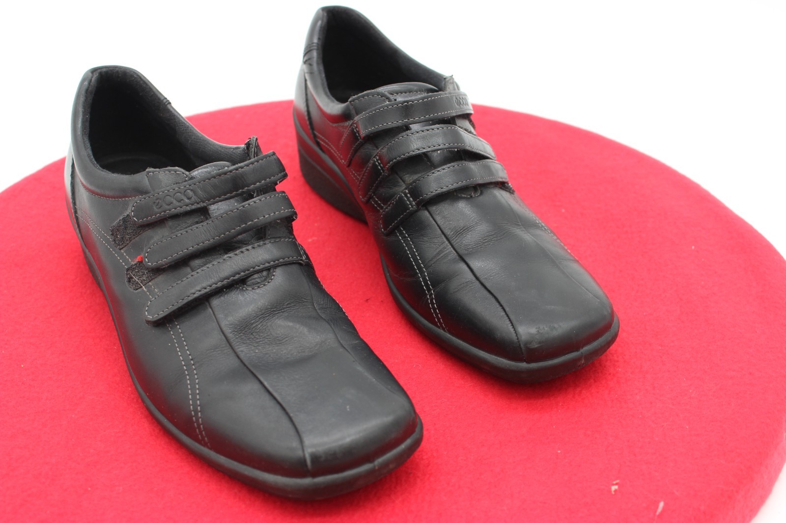 Ecco Black Women’s SZ 10.5 / 41 Leather Shoes Hook & Loop