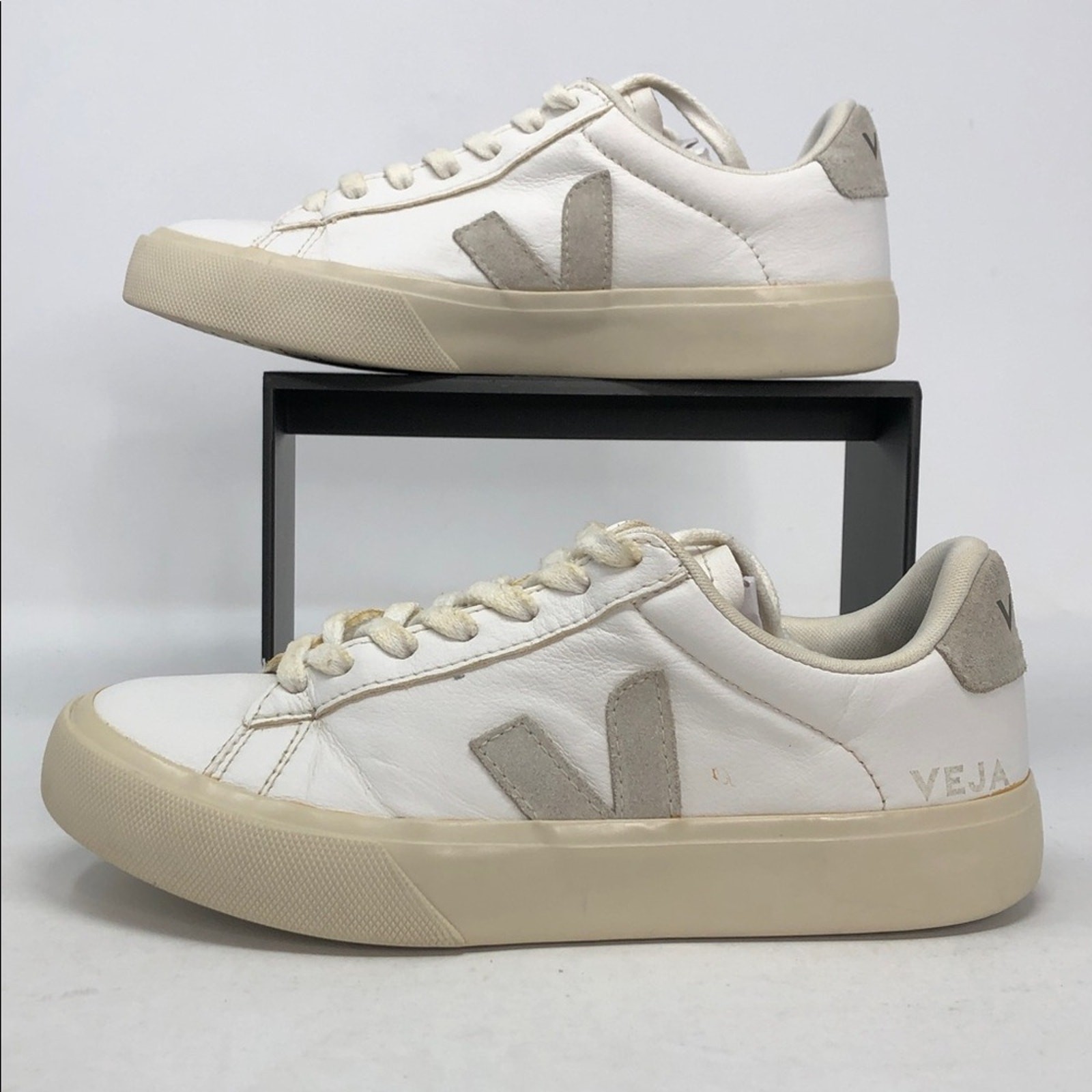 Veja T2 White Beige Women’s Leather Sneakers – Size 6