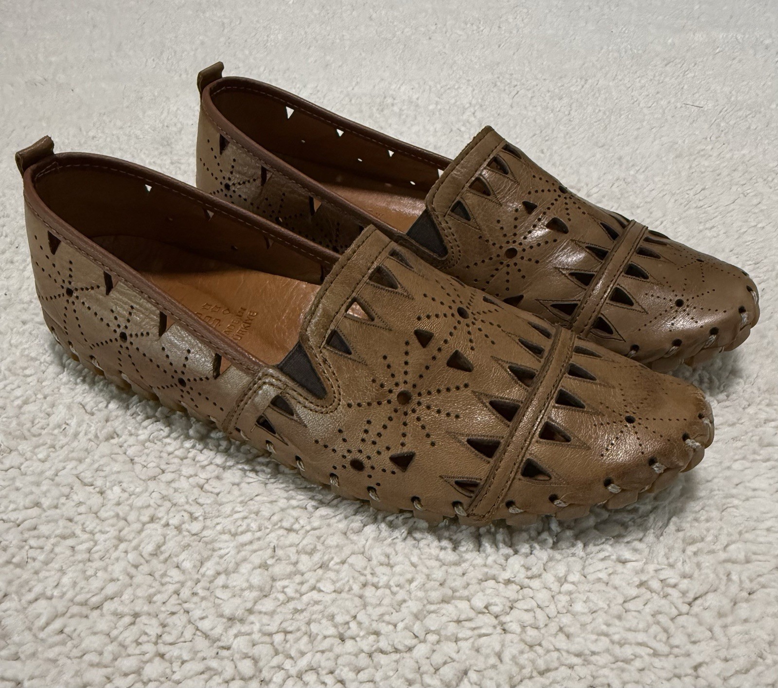 Spring Step Fusaro Women’s Slip On Shoe Geometric Laser Cut Outs Leather Upper 9
