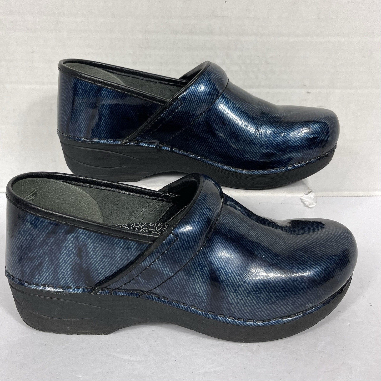 Dansko XP 2.0 Clog Womens 39 US 8.5 – 9 Blue Denim Patent Leather Nursing Shoes