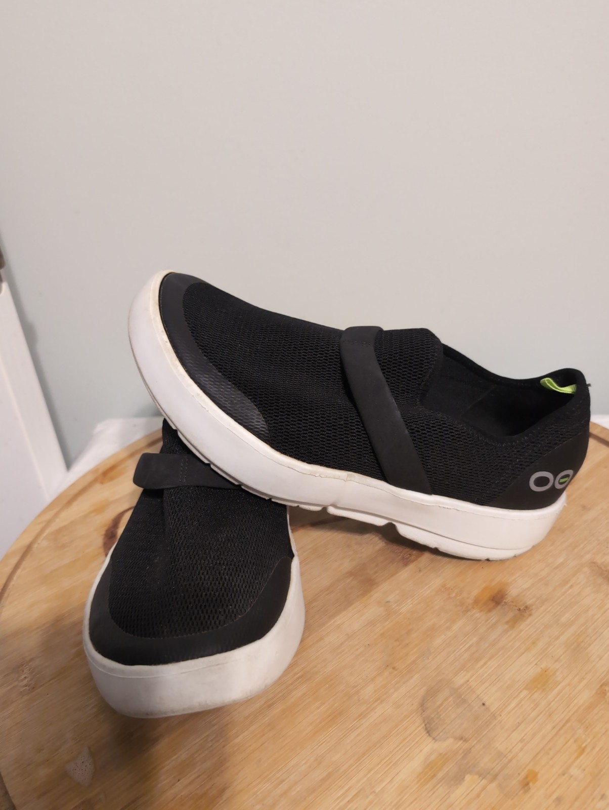 Oofos Oomg Low Women’s Sneakers Size 9 Black Comfort Slip On Shoes Blacks A2