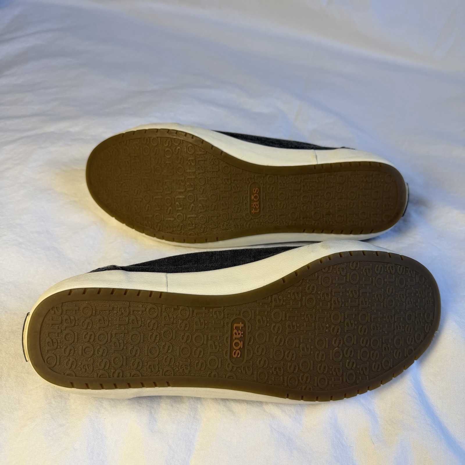 Taos Star Women’s 6.5 Washed Charcoal Canvas Sneakers – see pics & description