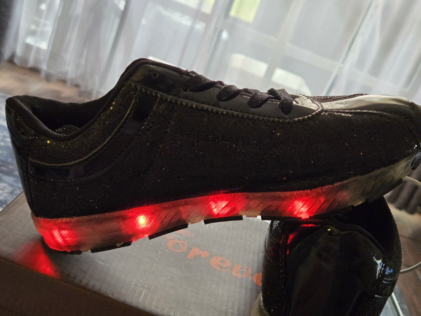Forever Link Women’s Light Up LED Sneakers Black Glitter UFO Signal-22 Size 7