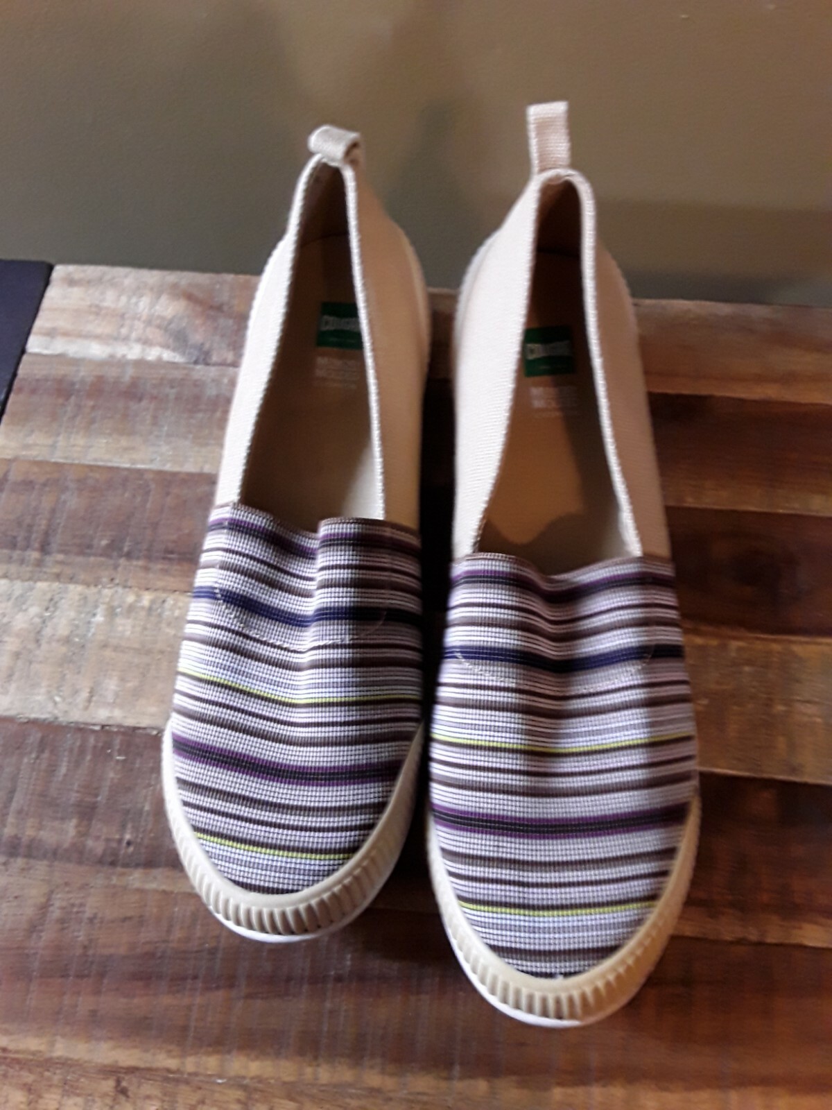 Cougar Sparkle Women’s Slip On Shoe sz 8M tan w/ multicolor Striped GUC 🙂