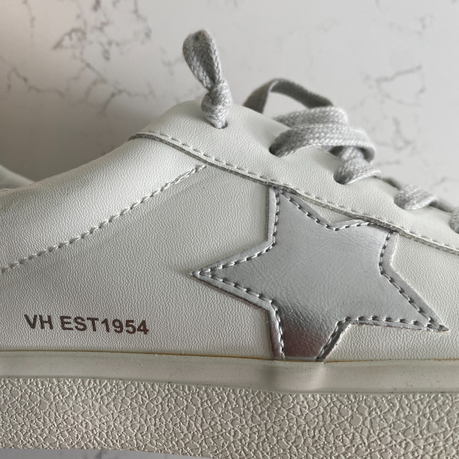 NWT Vintage Havana Women’s Mighty White Silver Multi Sneakers Size 8.5 Fall