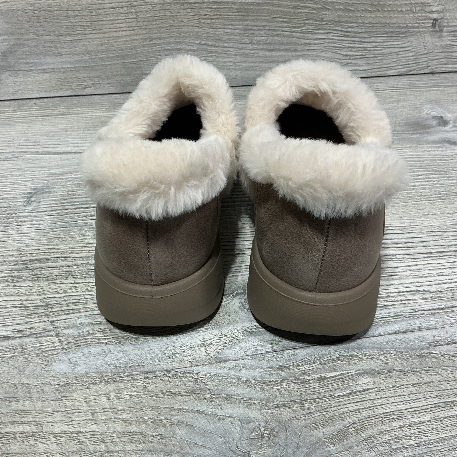 Skechers Womens Size 7.5 Cozy Escape Hands Free Slip Ins Slippers Chestnut Tan
