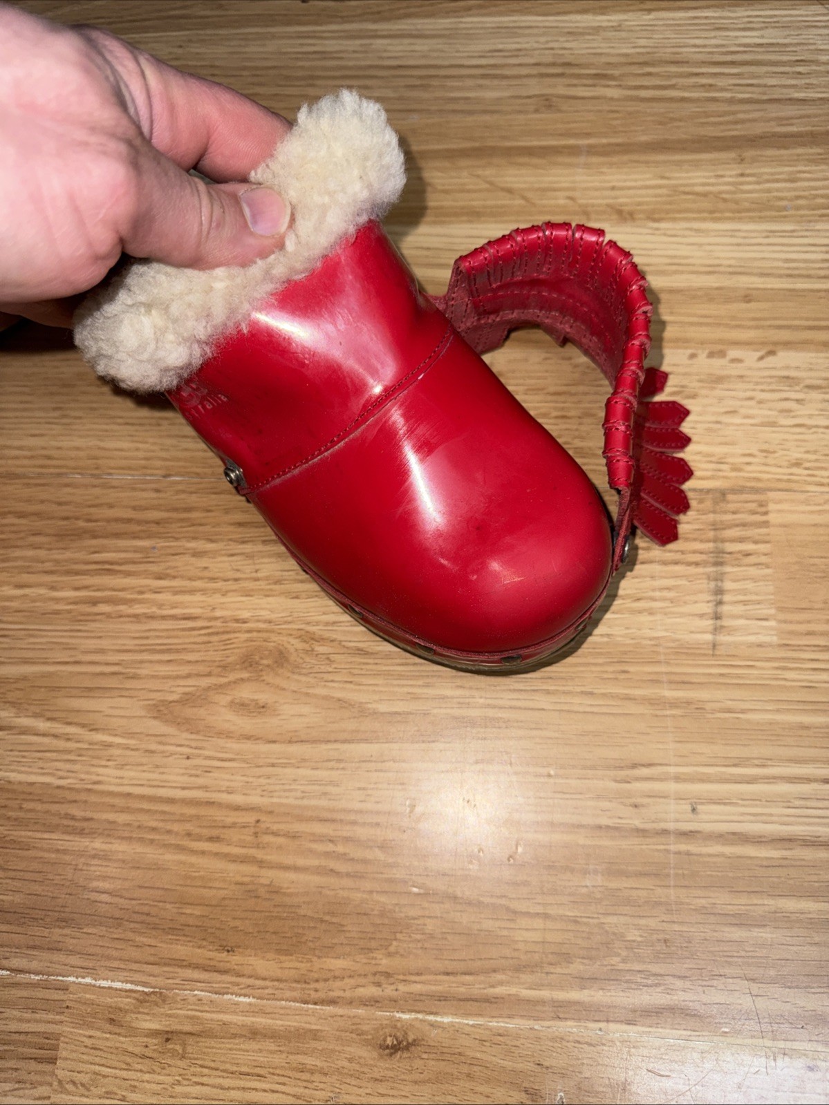 EUC Ugg Red Patent Leather Kiltie Clog With Detatchable Fringe- Sz 9 Rare!