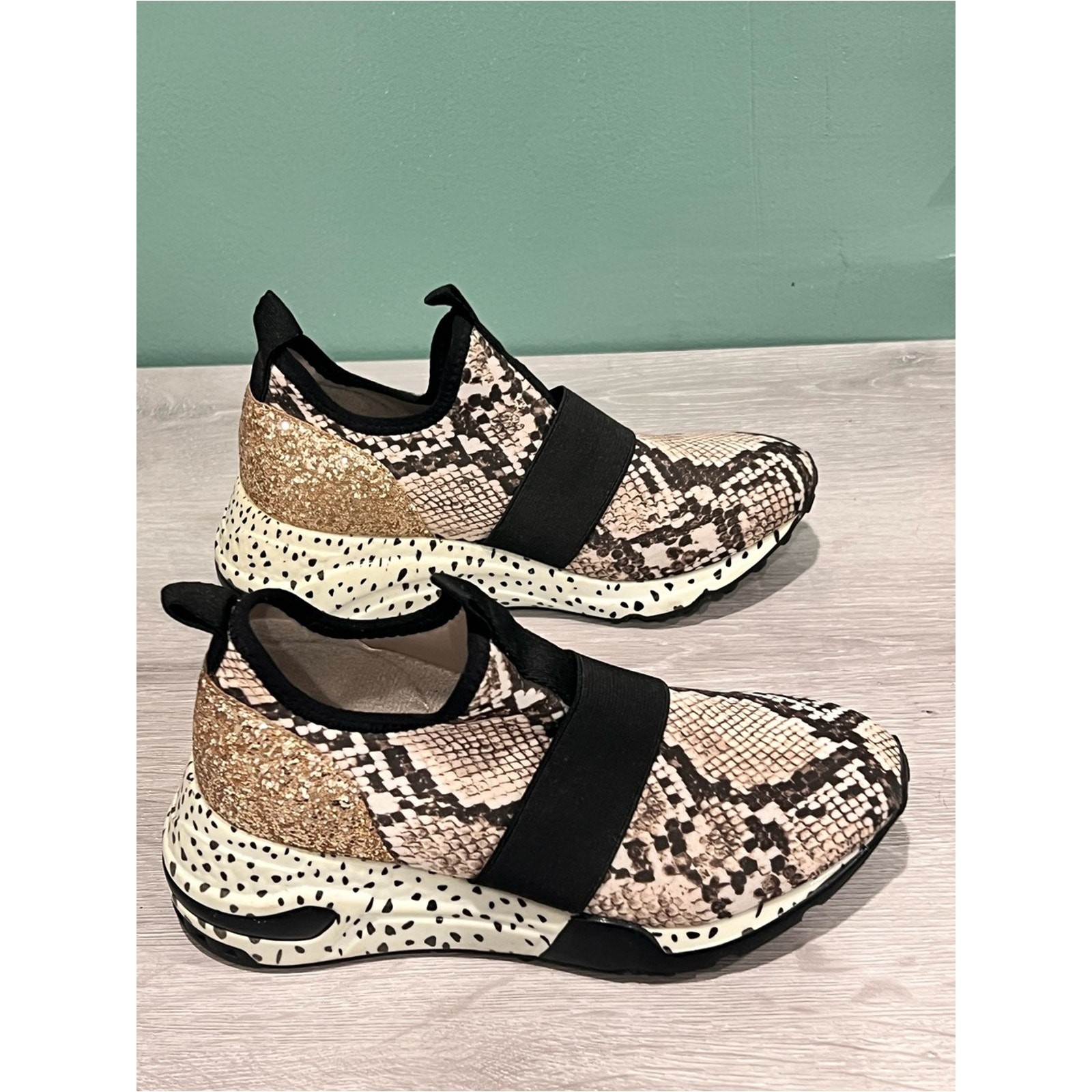 Steve Madden Multi Print Gold Sparkle Slip On Sneakers Women’s Size 5.5