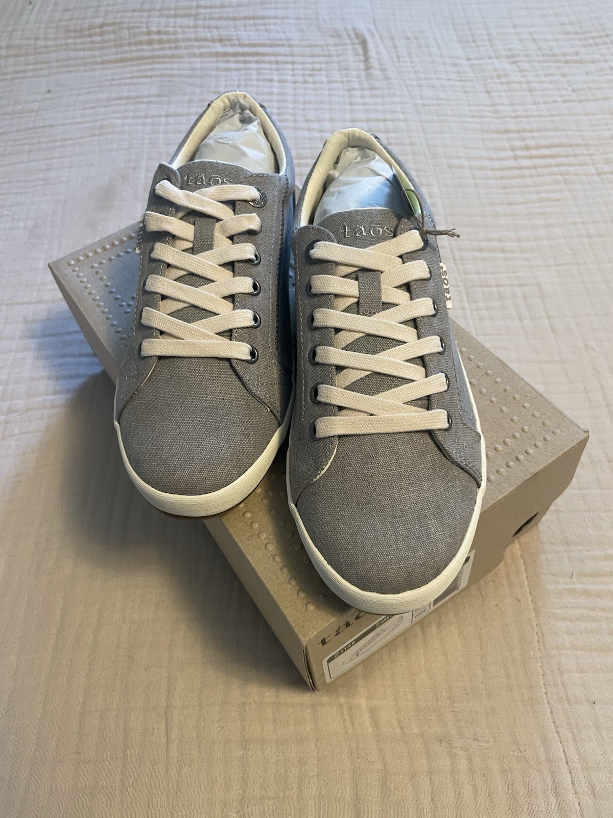 Women’s Taos Star Casual Sneaker Grey Wash Canvas 8.5 wide New in Box