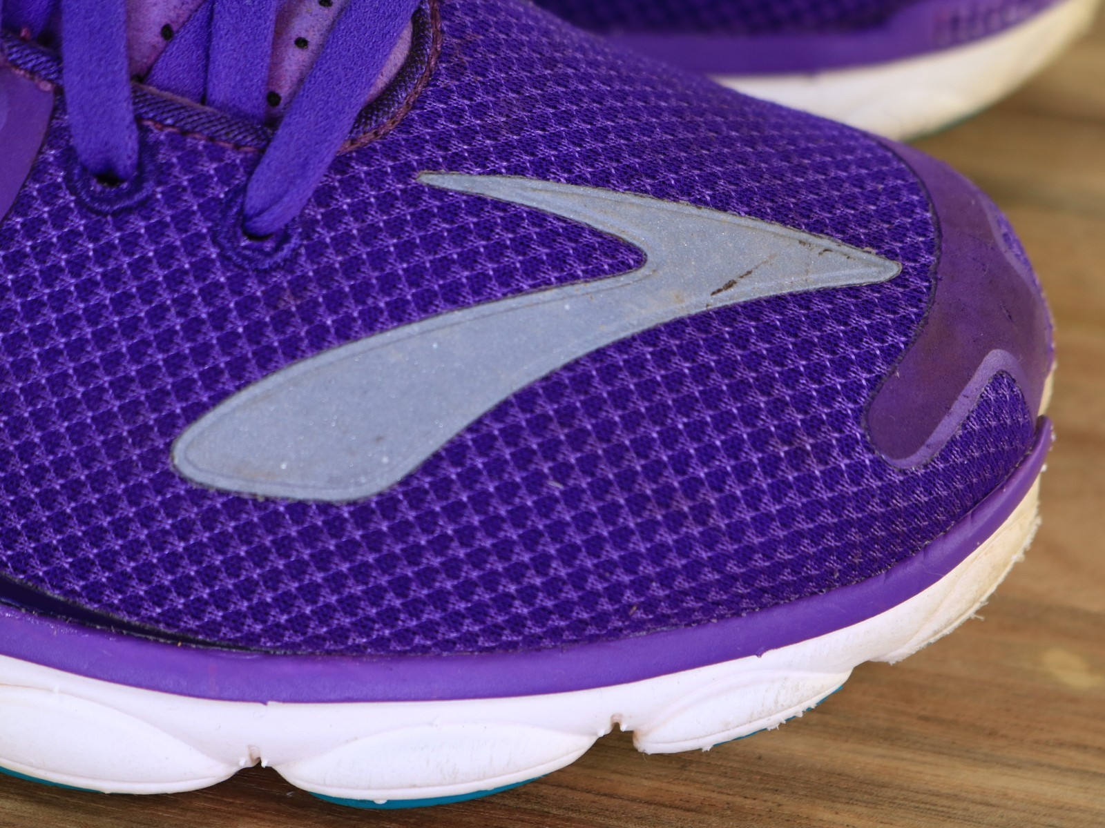 Brooks Pure Flow Mesh Purple Neon Green Low Running Sneaker 1201801b524 Womens 9