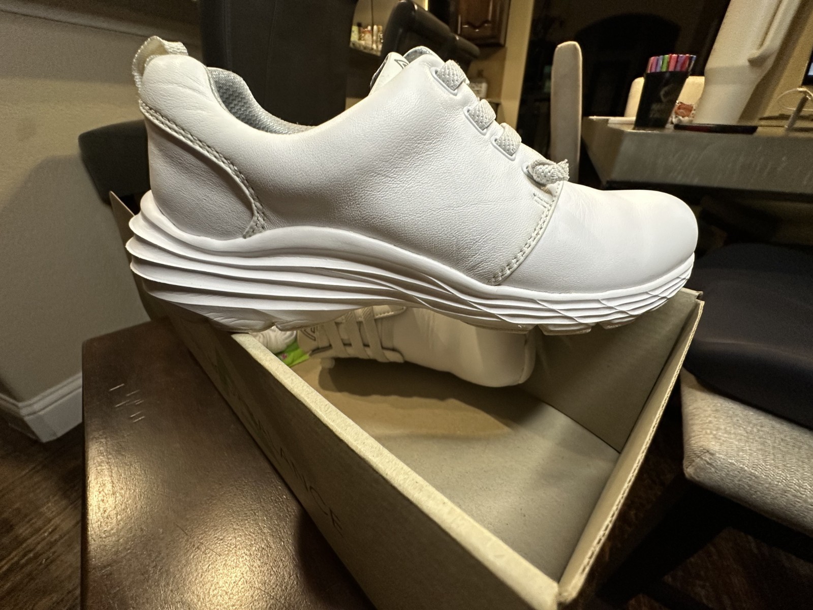NurseMates Align Velocity White Leather Nursing Shoes Women 6.5M Slip Resistant