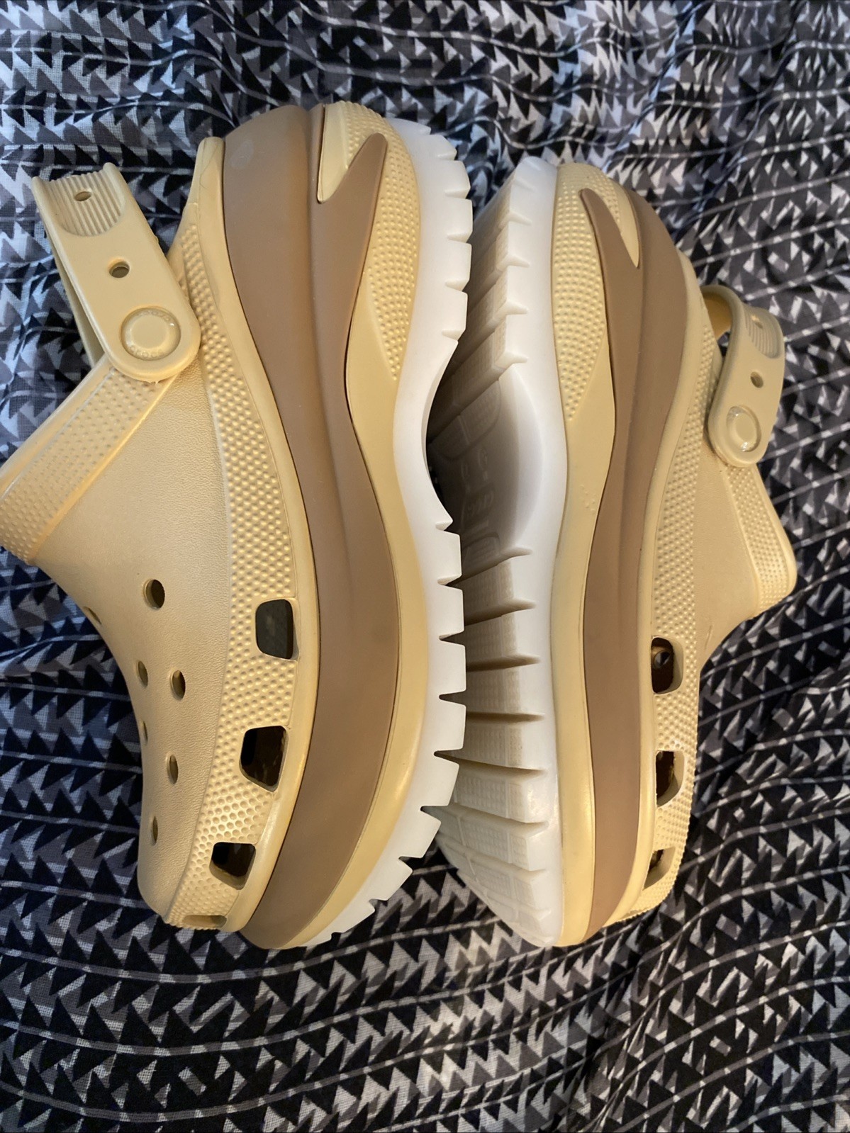 Crocs Mega Crush Matte Clogs Wheat EC Size M5 W7