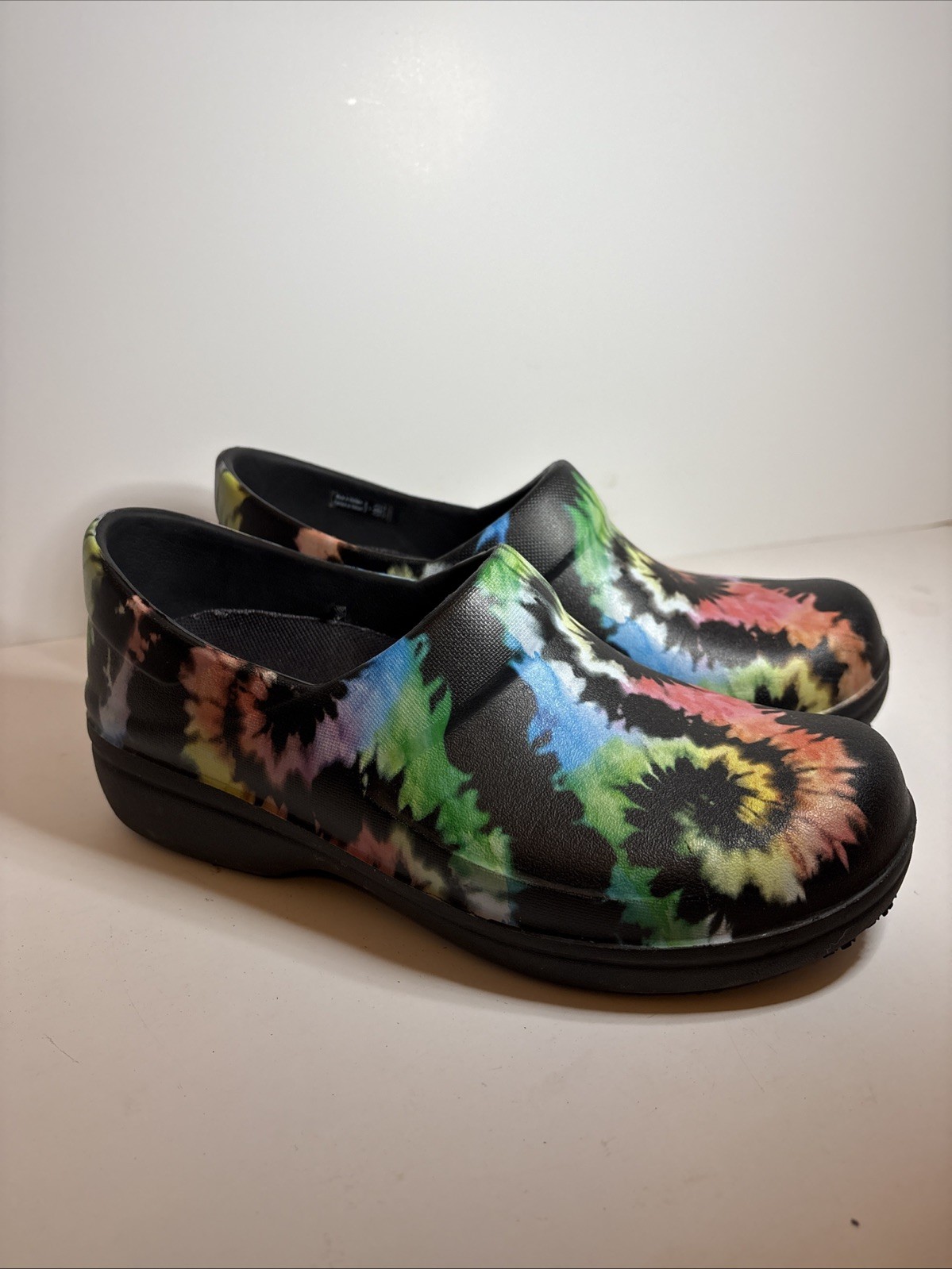 Crocs Neria Pro II Tie Dye Clogs Women’s Size 7 Slip Resistant EUC