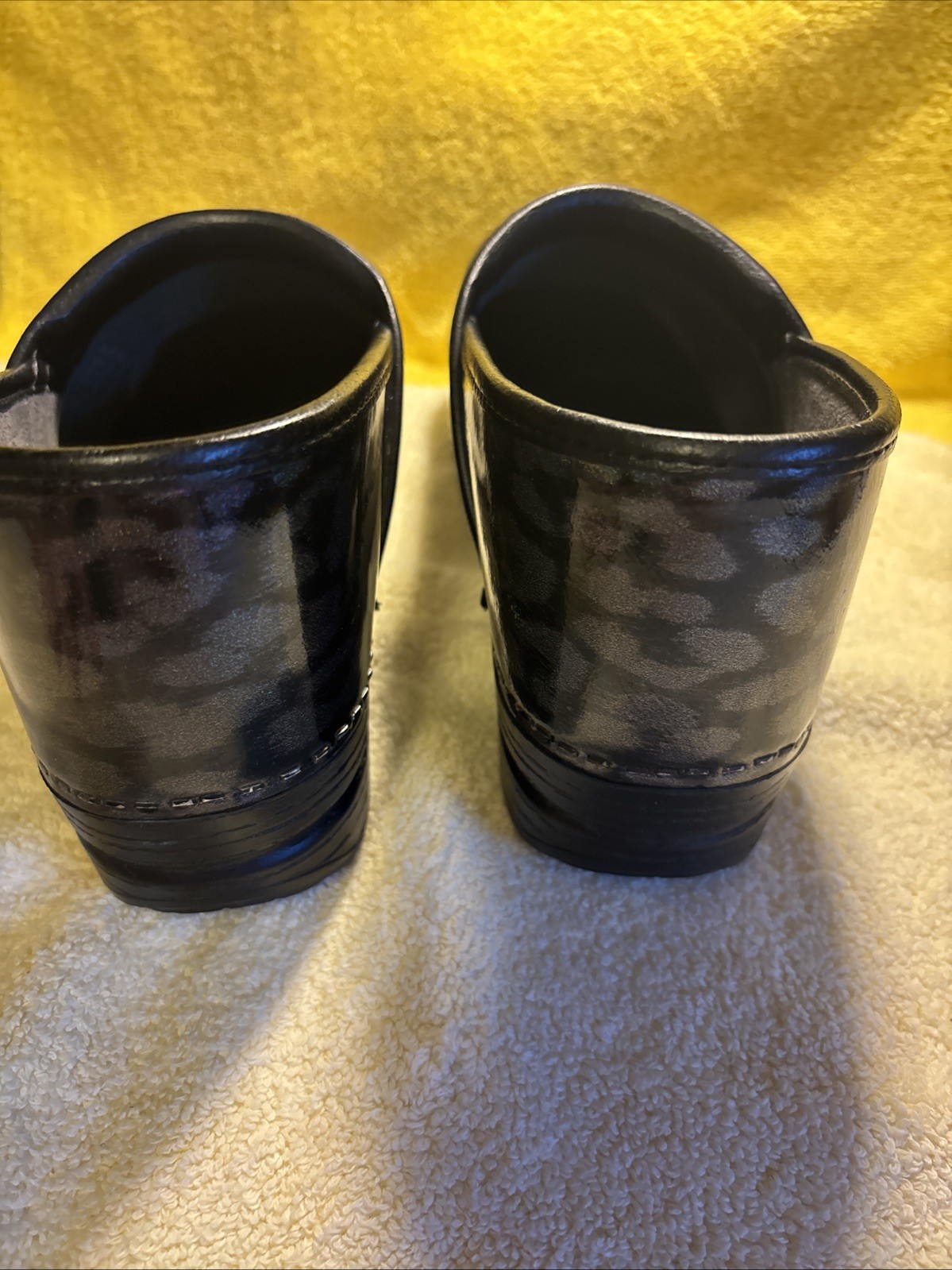 Dansko Shoes Womens US 9/9.5 Black Multi Patent Leather Clogs 40 Slip on FR/SHP