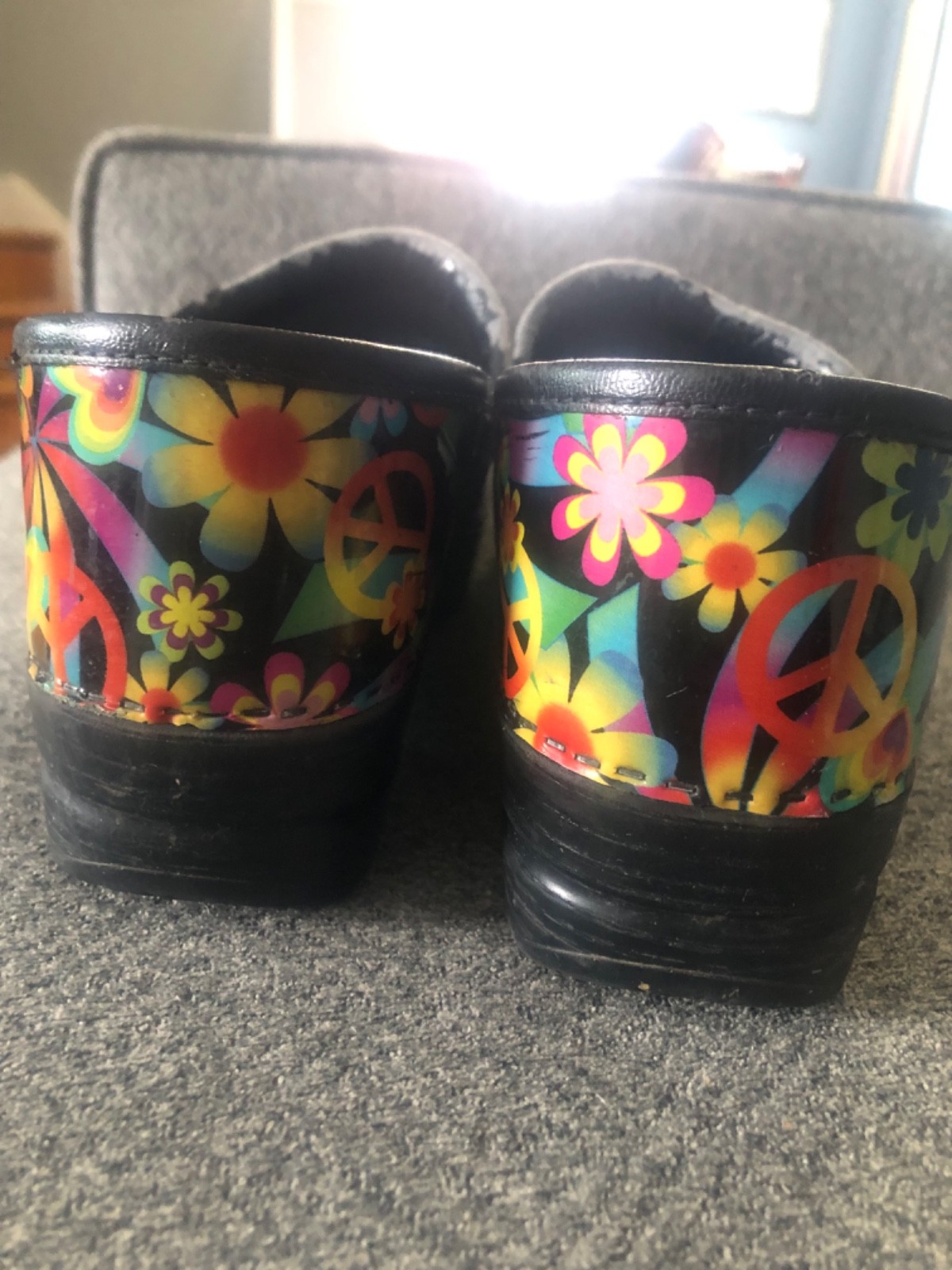 Dansko Peace Flowers Hippie Patent Leather Work Nurse Shoes Clogs SZ 39