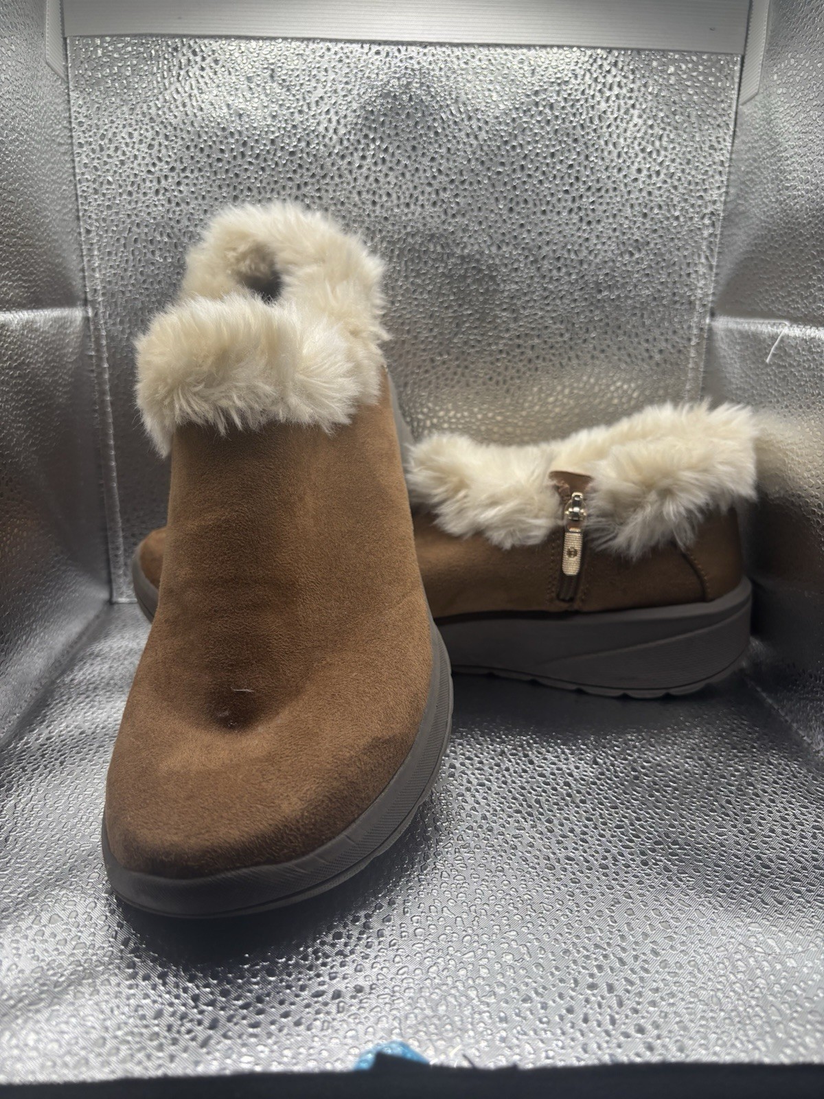 Bzees Golden Shoes Womens 9 M Slip On Casual Comfort Fur Lined Low Top Brown