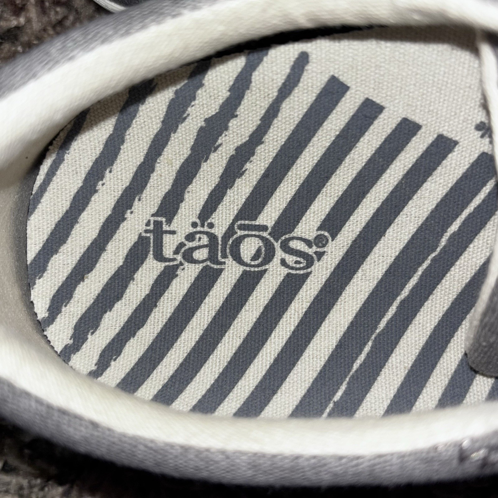 TAOS Women’s Star Lace Up Sneakers Size 9 WIDE Grey Washed Canvas Low Top NWB
