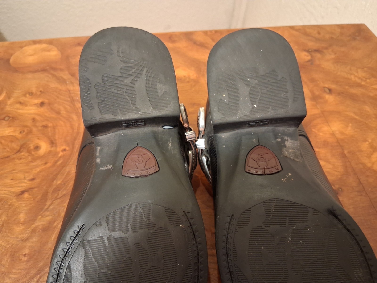 Ariat Women’s Western Style Mule. Size 7 B. Black. Silver Western Buckle.
