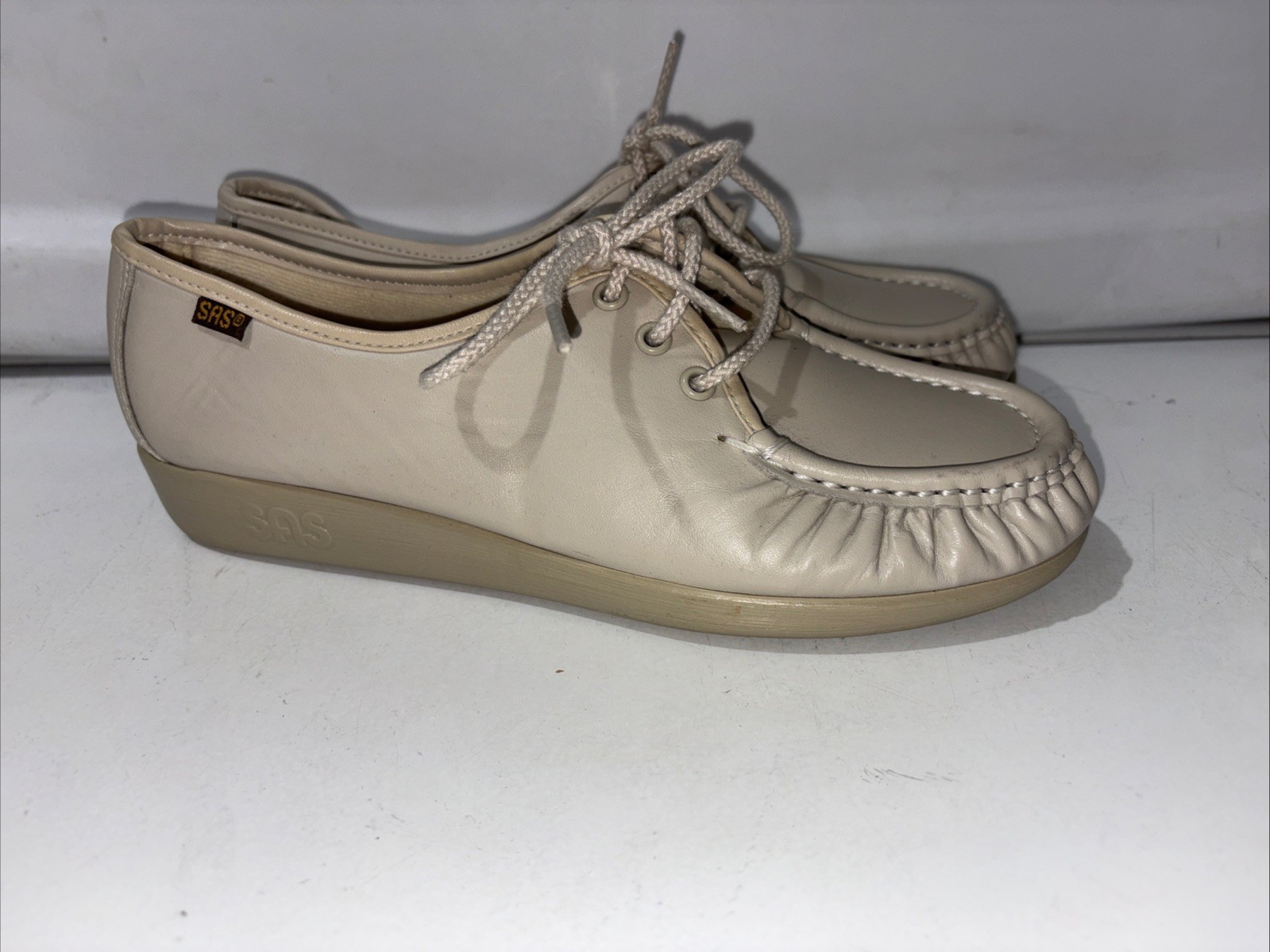 SAS Siesta Womens Shoes 8.5 M Beige Lace Up Leather Handsewn Moccasin USA Made