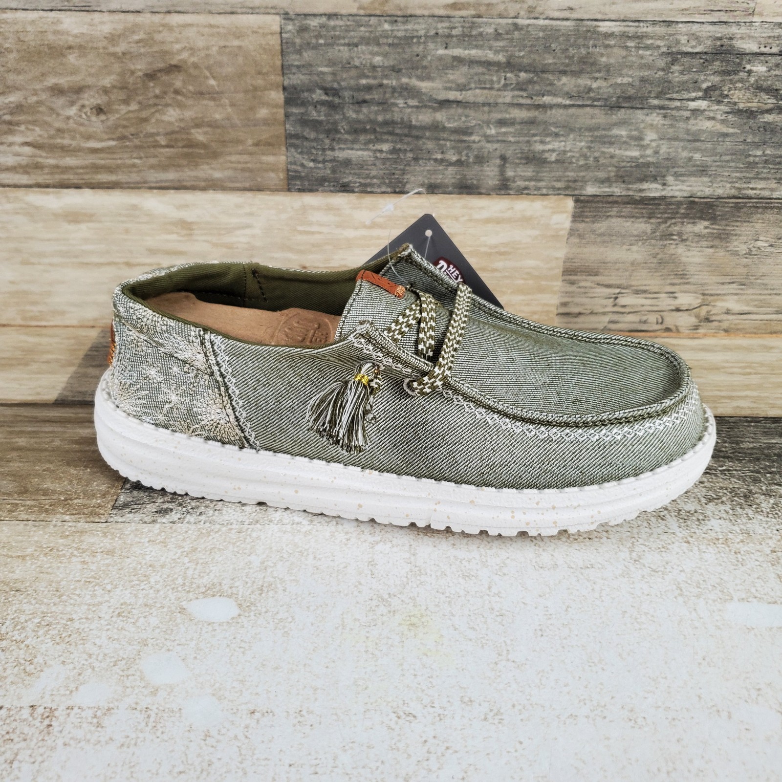 Hey Dude Wendy Funk Embroidered Floral Womens Loafer Shoes Sz 7 Olive Round Toe