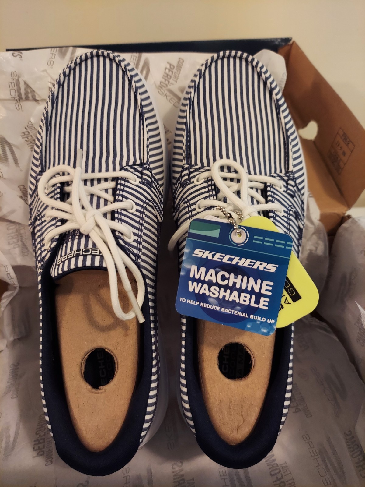 NWT Skechers Lighthouse Shoes Size 8