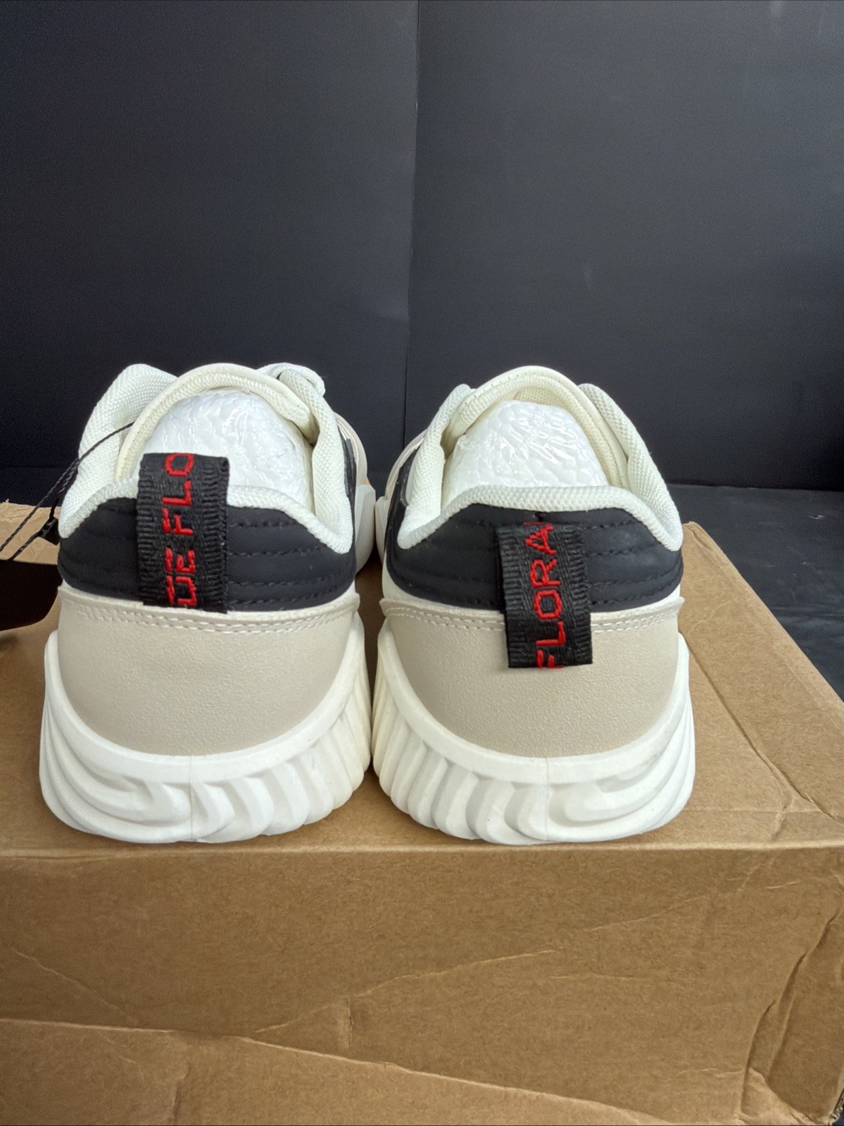 Women’s De Florence Vintage Sneakers Italy Shoe Size 7.5 Beige White & Black NEW