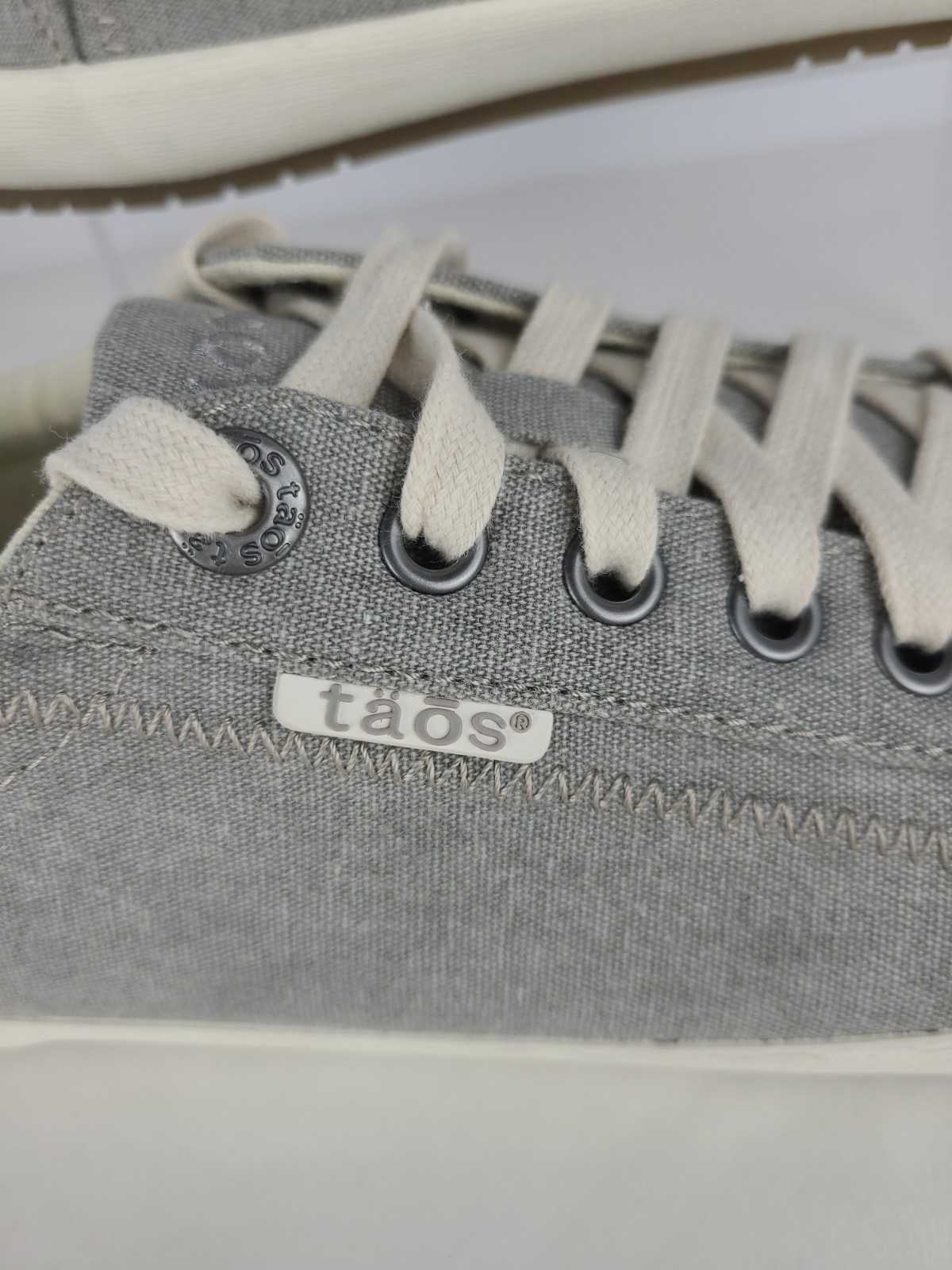 TAOS Women’s Star Lace Up Sneakers Size 7 Womens Grey Washed Canvas Low Top NWOB