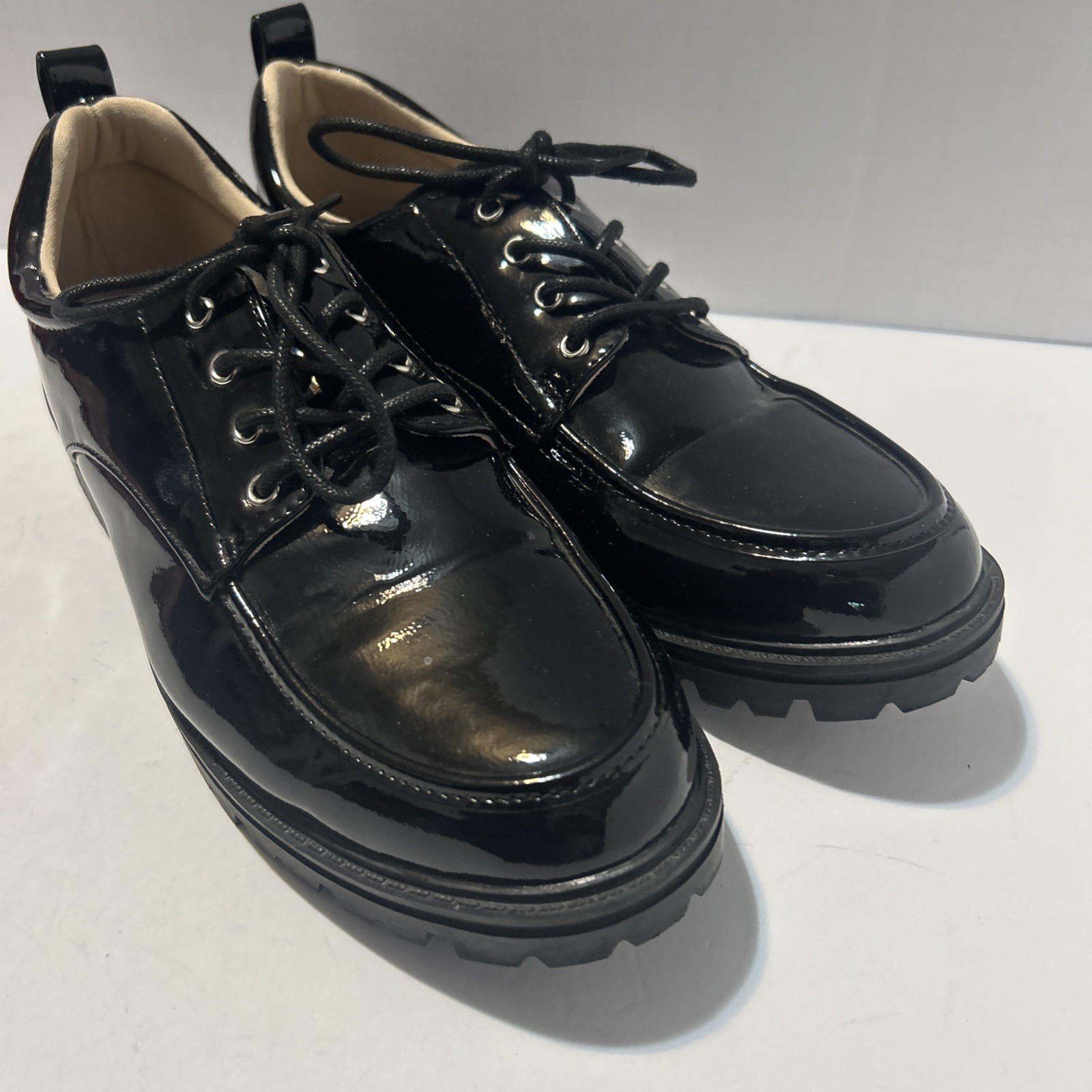 Journee Collection Zina Oxford Shoes Womens Sz10 almond Toe Patent Vegan Leather