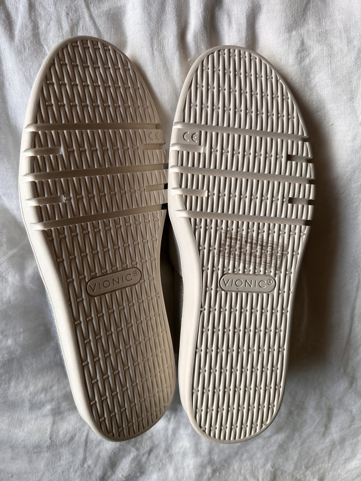 NEW HOT DEAL VIONIC Women’s Cambria Slip On Sneaker, Silver Leather (Authentic)