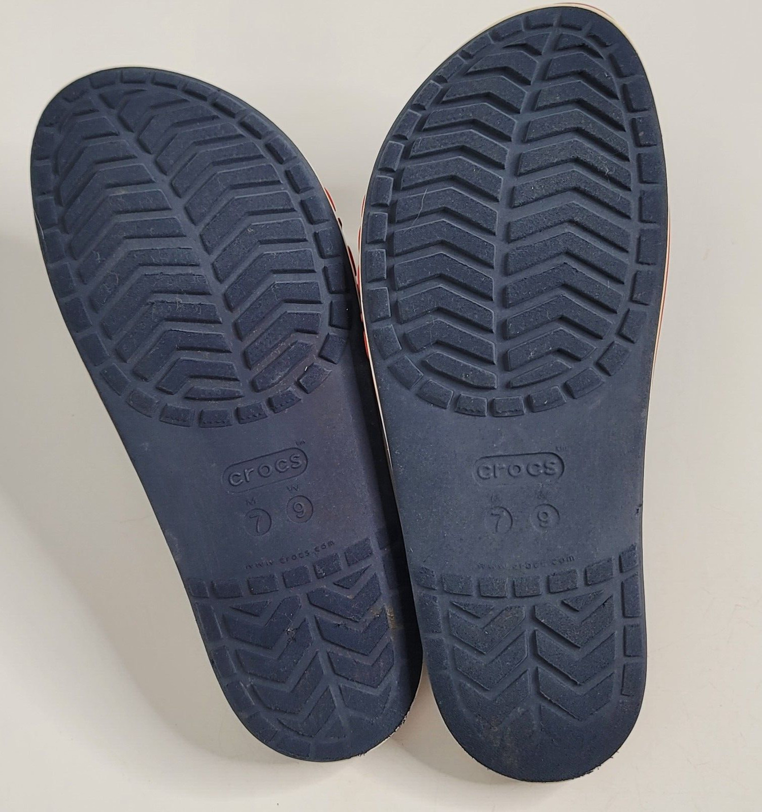 CROCS Bayaband Slide Unisex Sandals Mens 7 / Womens 9 Navy Blue Red Stripe