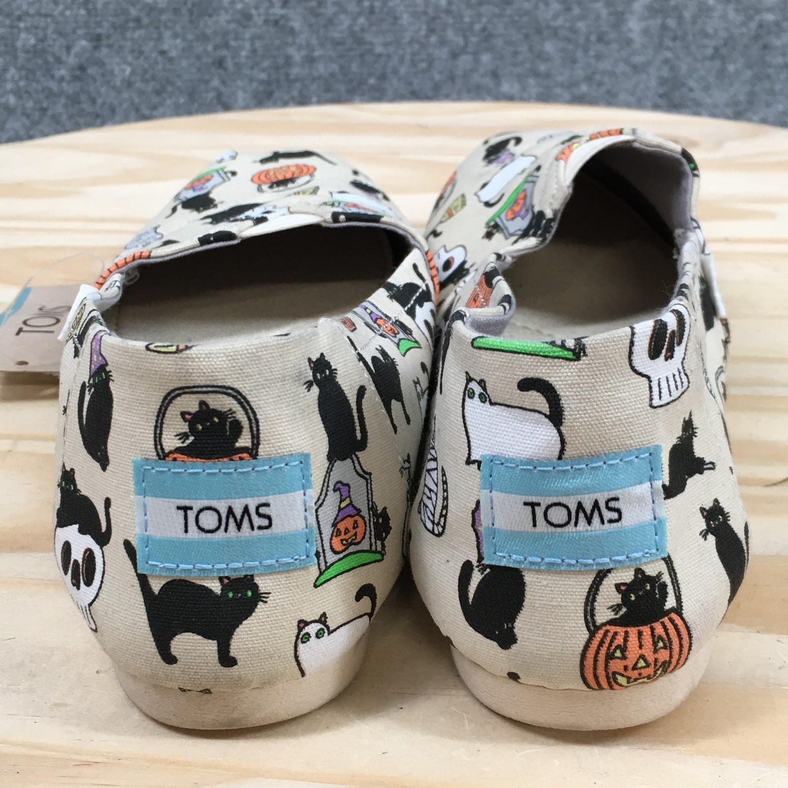 TOMS Belmont Shoes Womens 6 Halloween Cats Loafer Flats Beige Multicolor NEW