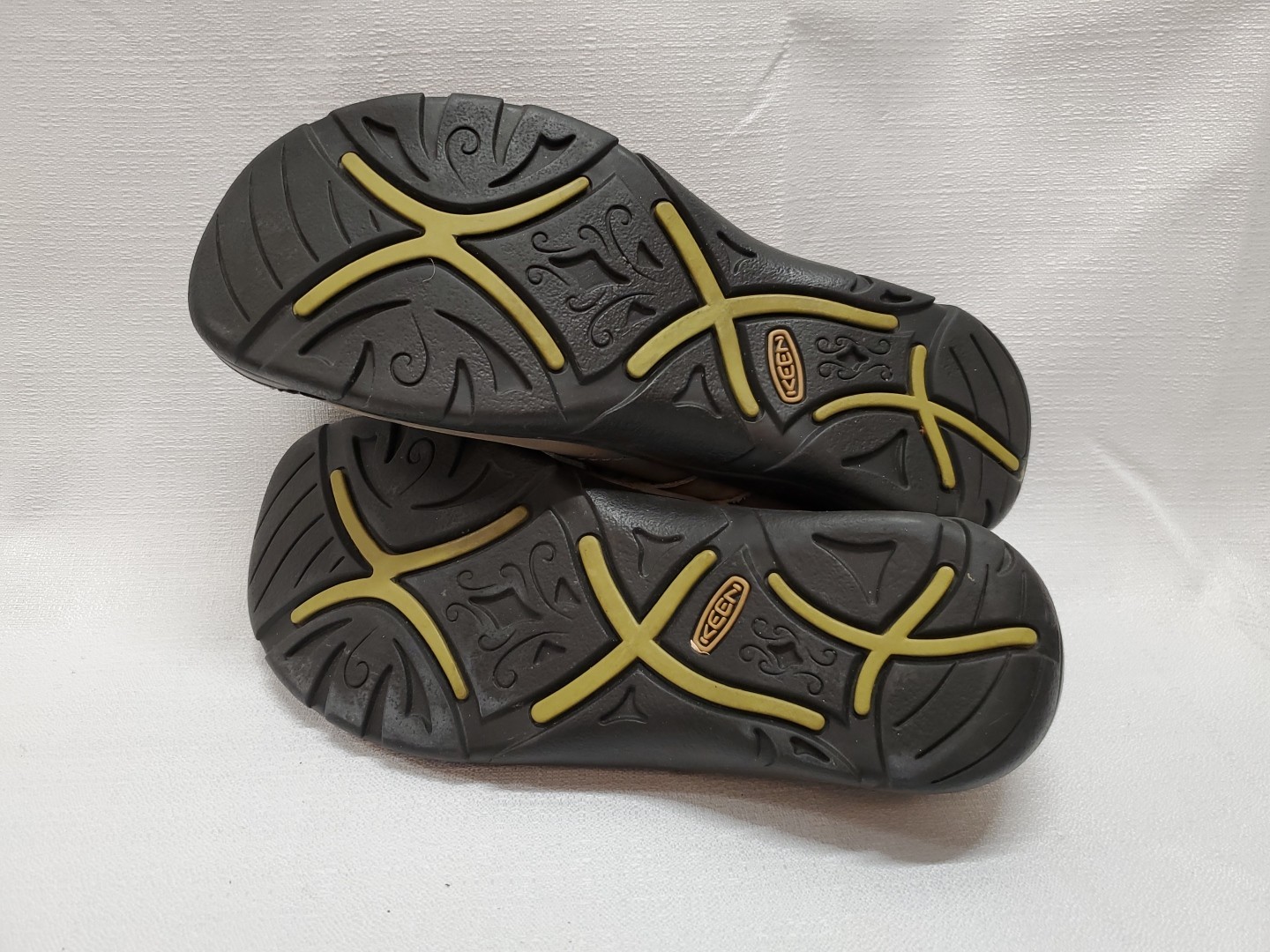 Keen Mary Janes Lug Comfort Taupe Olive Buckle Strap Nubuck Leather EU 38.5 US 8