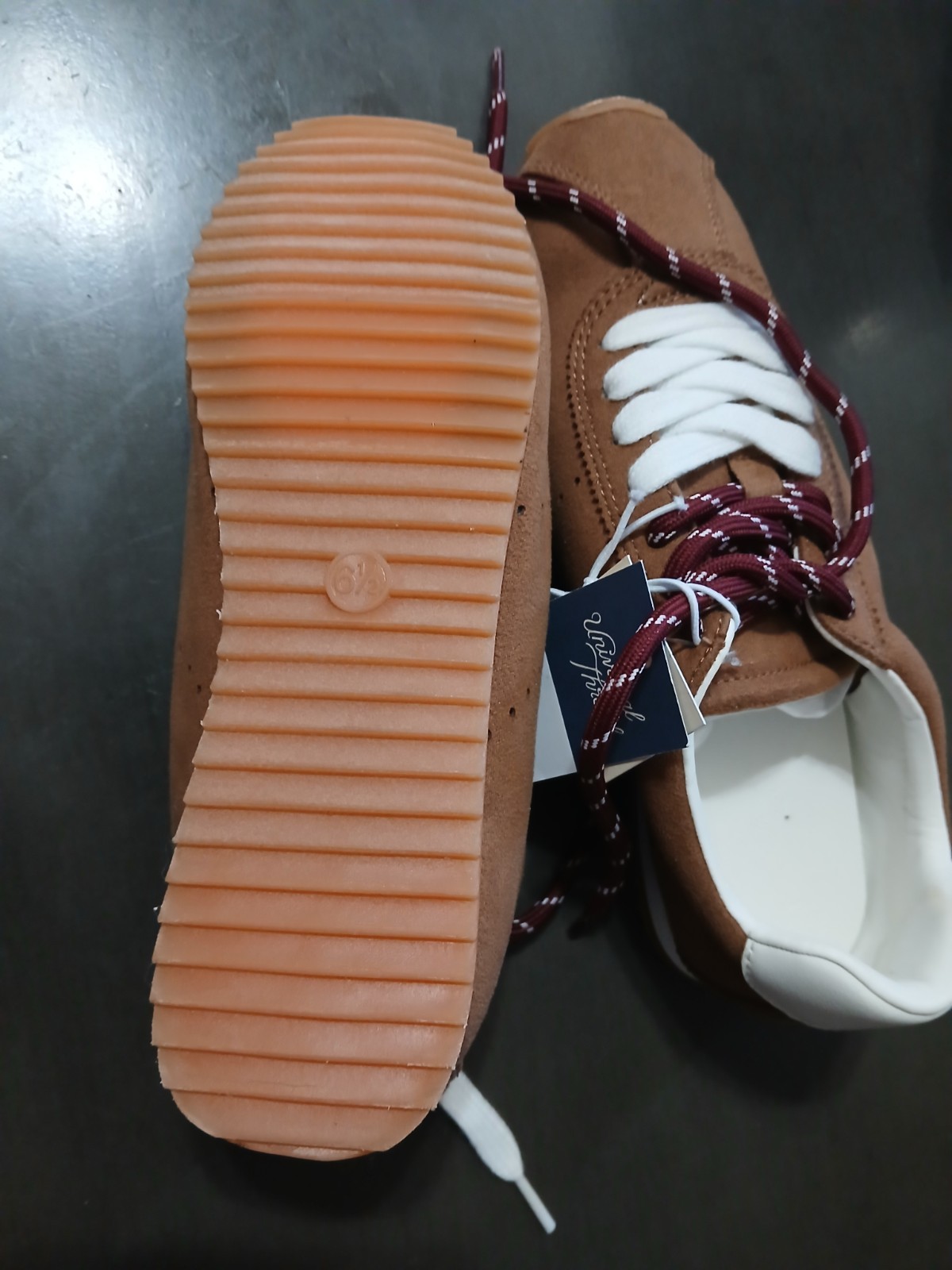Universal Thread Memory Foam Faux Suede Low Top Lace-Up Sneakers 6.5 M