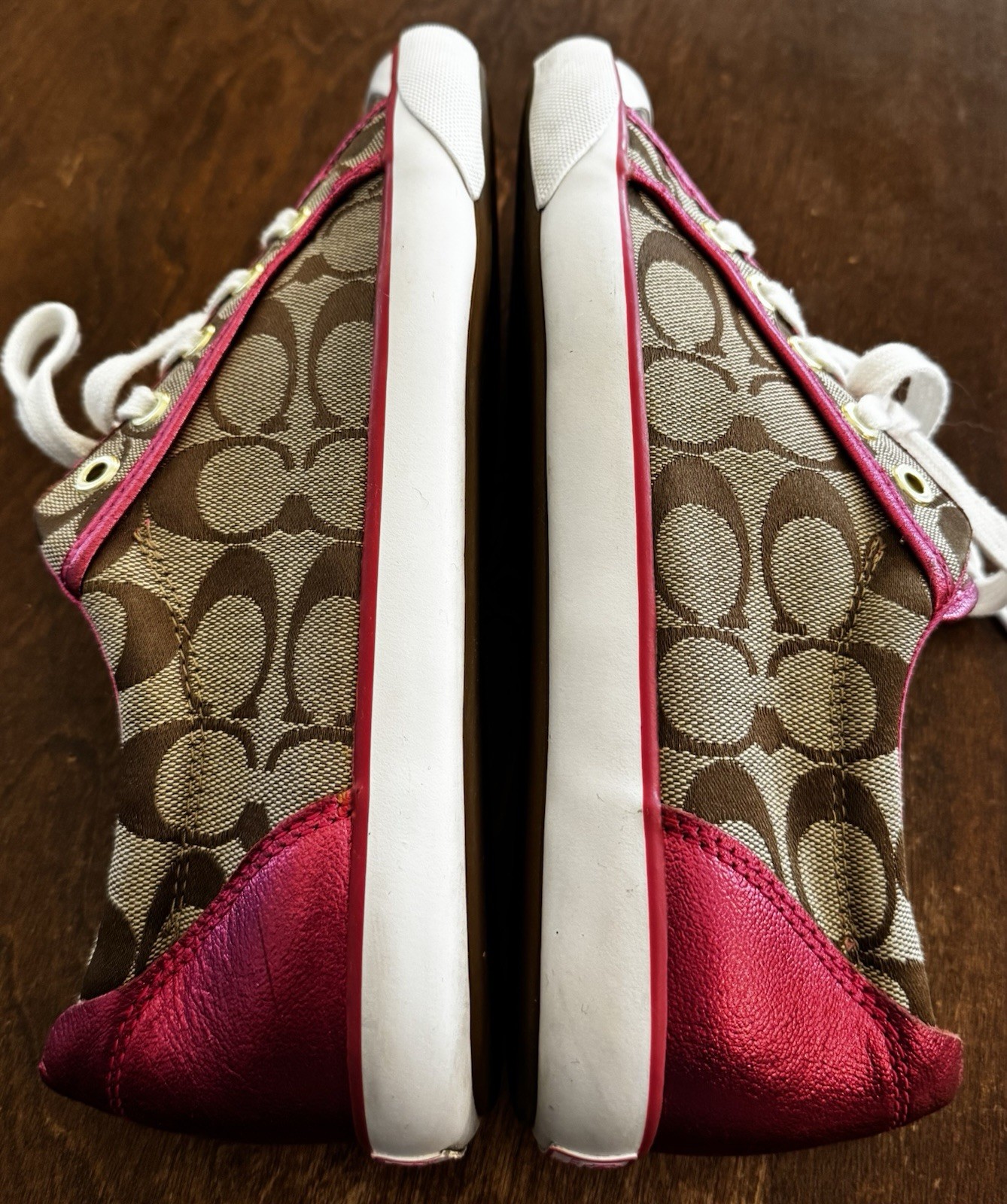 COACH Signature-C BARRETT Low Top SNEAKERS in Tan w/ Hot Pink Metal – WOMEN’S 9