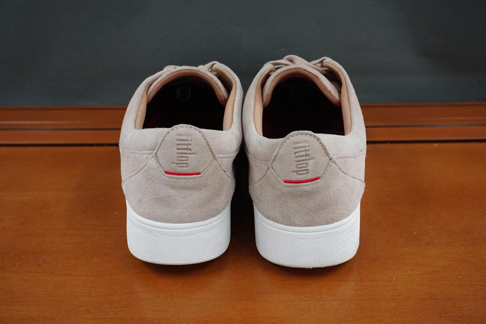 FitFlop Rally Shoe Womens Size 7.5 Beige Suede Low Top Lace Up Comfort Sneakers