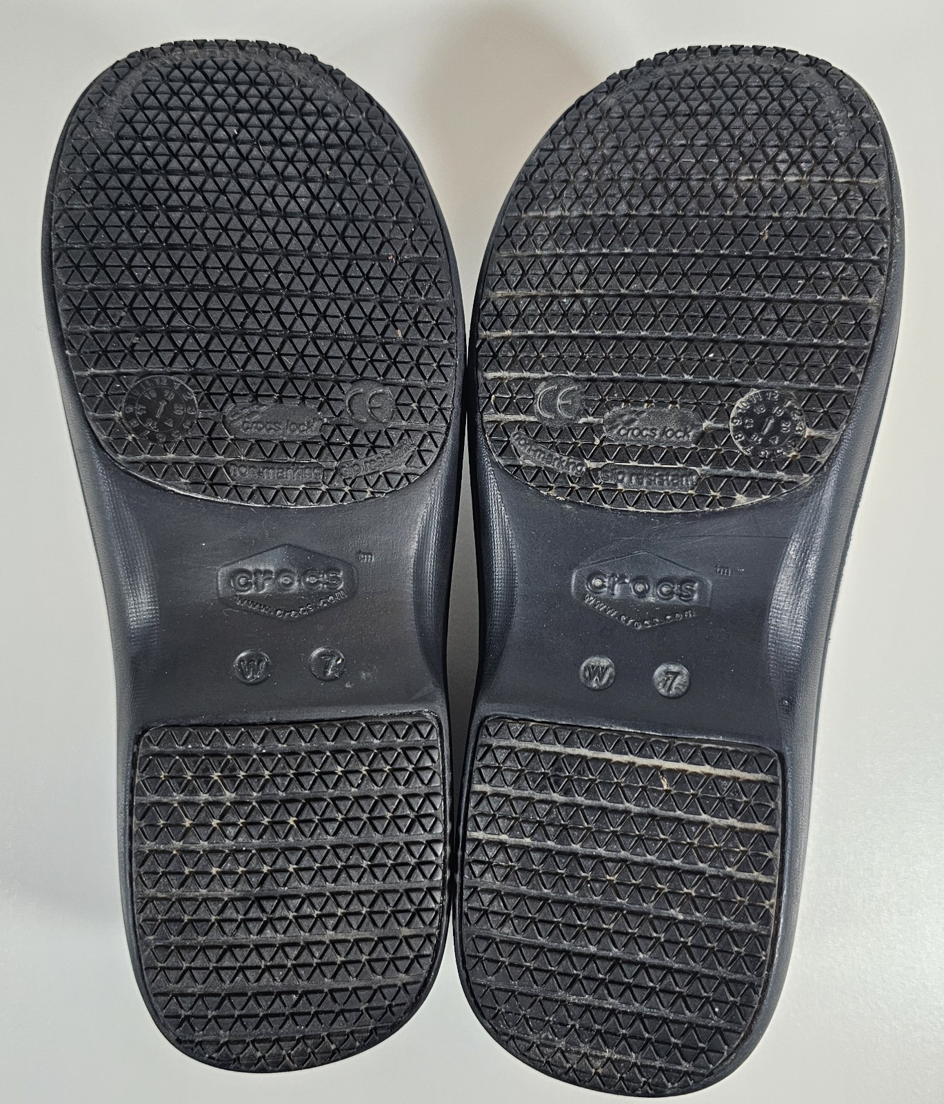 Crocs Neria Pro II Women Graphic Print Paisley Slip Resistant Clog Size 7