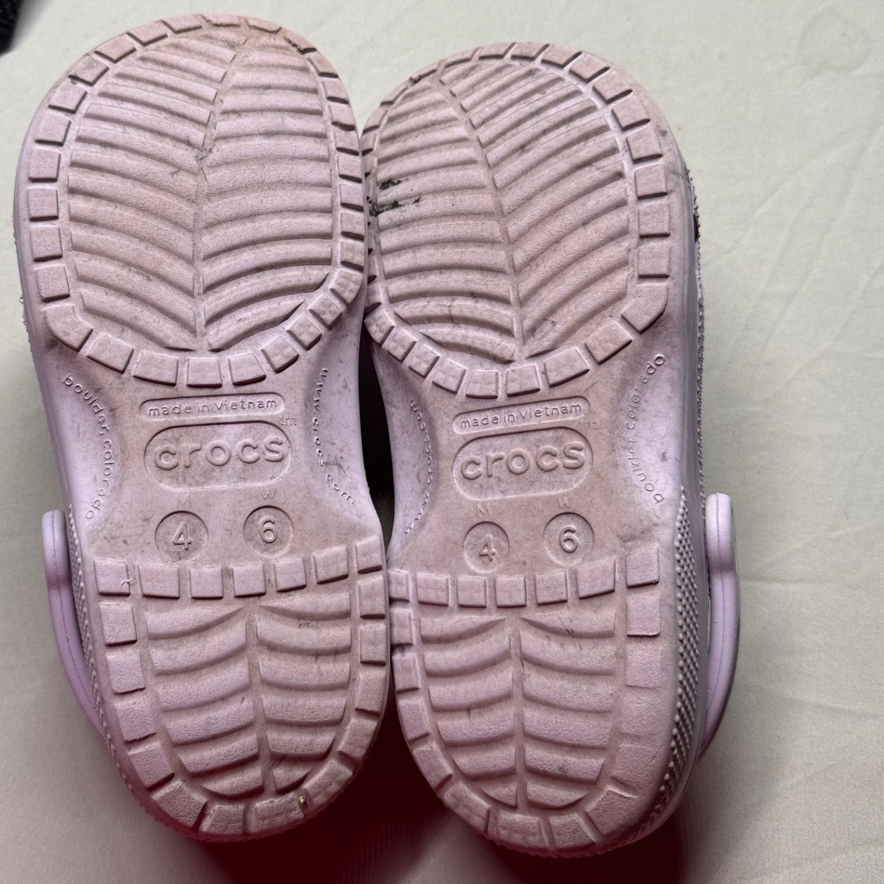 Crocs Classic Clogs Lavender Purple Unisex M4 W6 Slip On Comfort Shoes